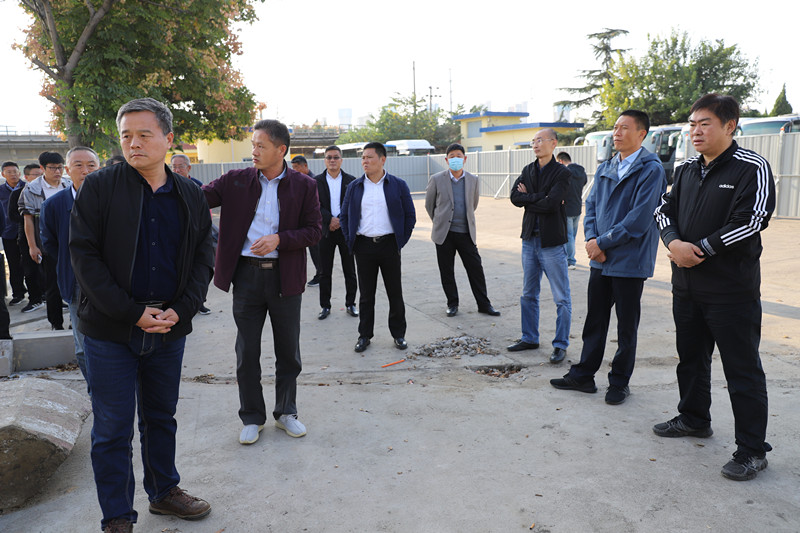 【工程建设】滕州市污水管网退河上岸暨城区北部管网改造工作专班召开现场会议