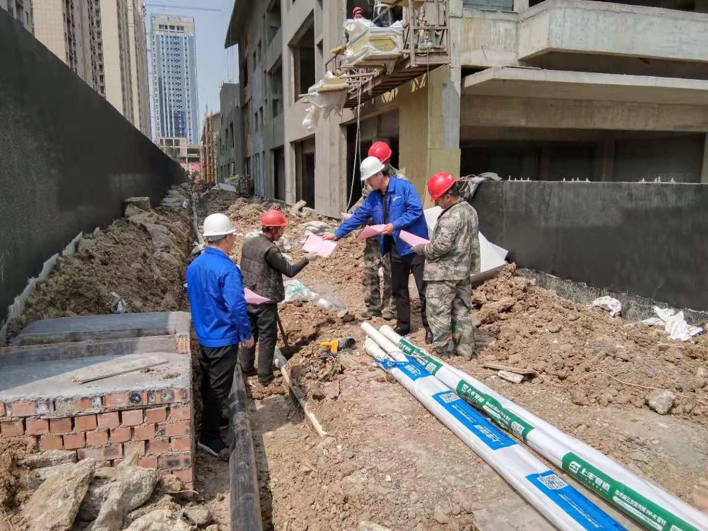 【集团动态】滕州市水务发展集团开展法律知识进工地、进社区活动