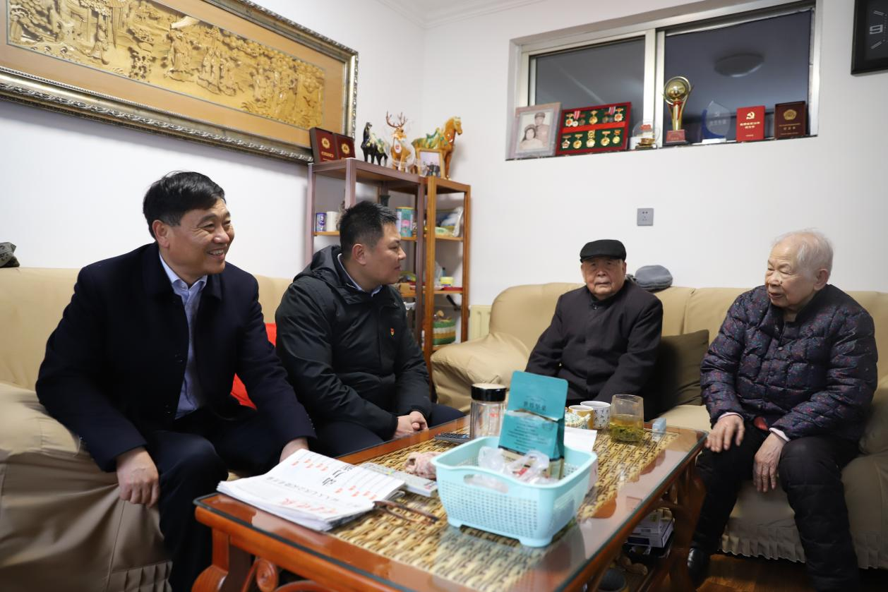 【集团动态】滕州市水务发展集团总经理李亚峰走访慰问离休老干部