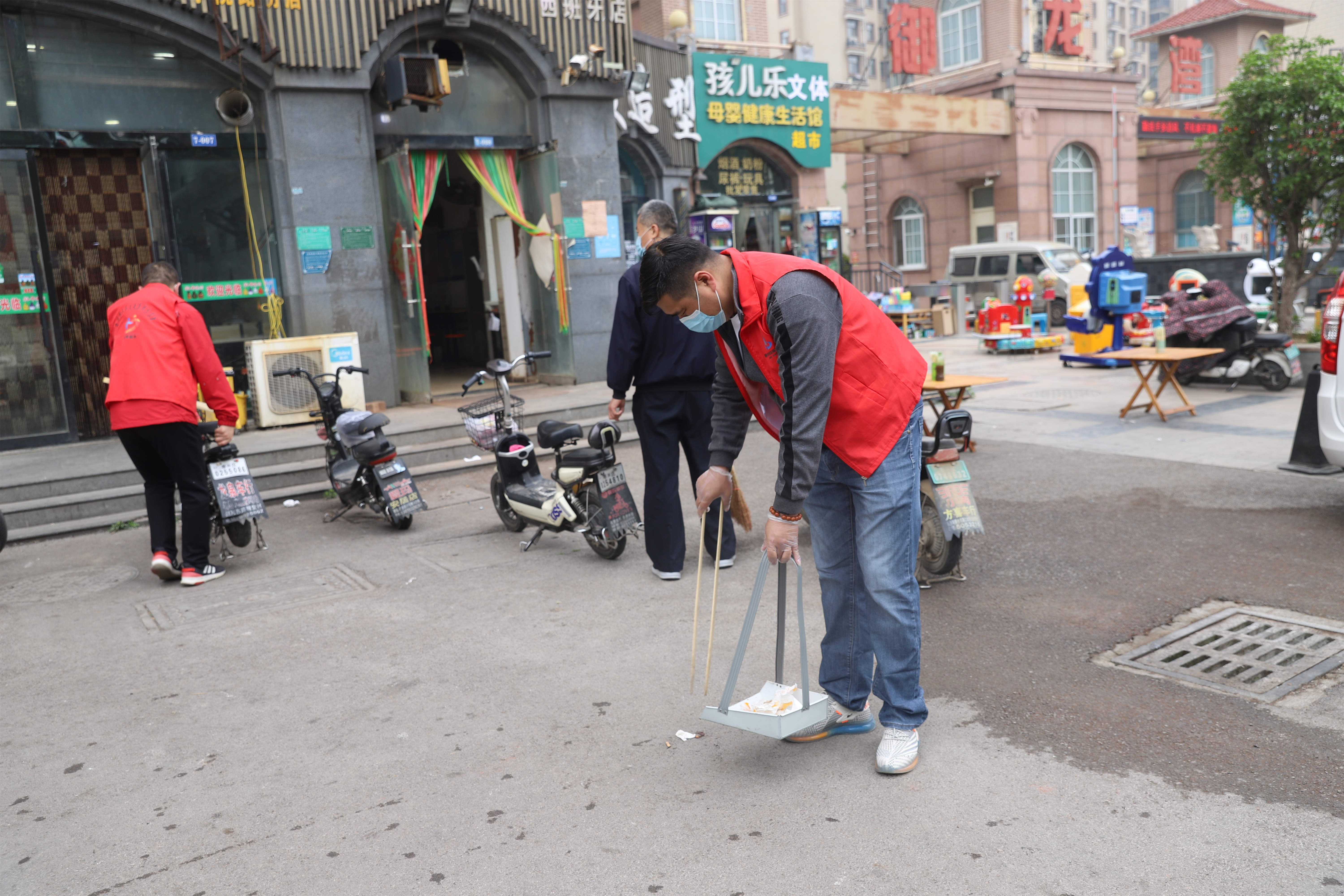 开展创建全国文明城市帮包活动