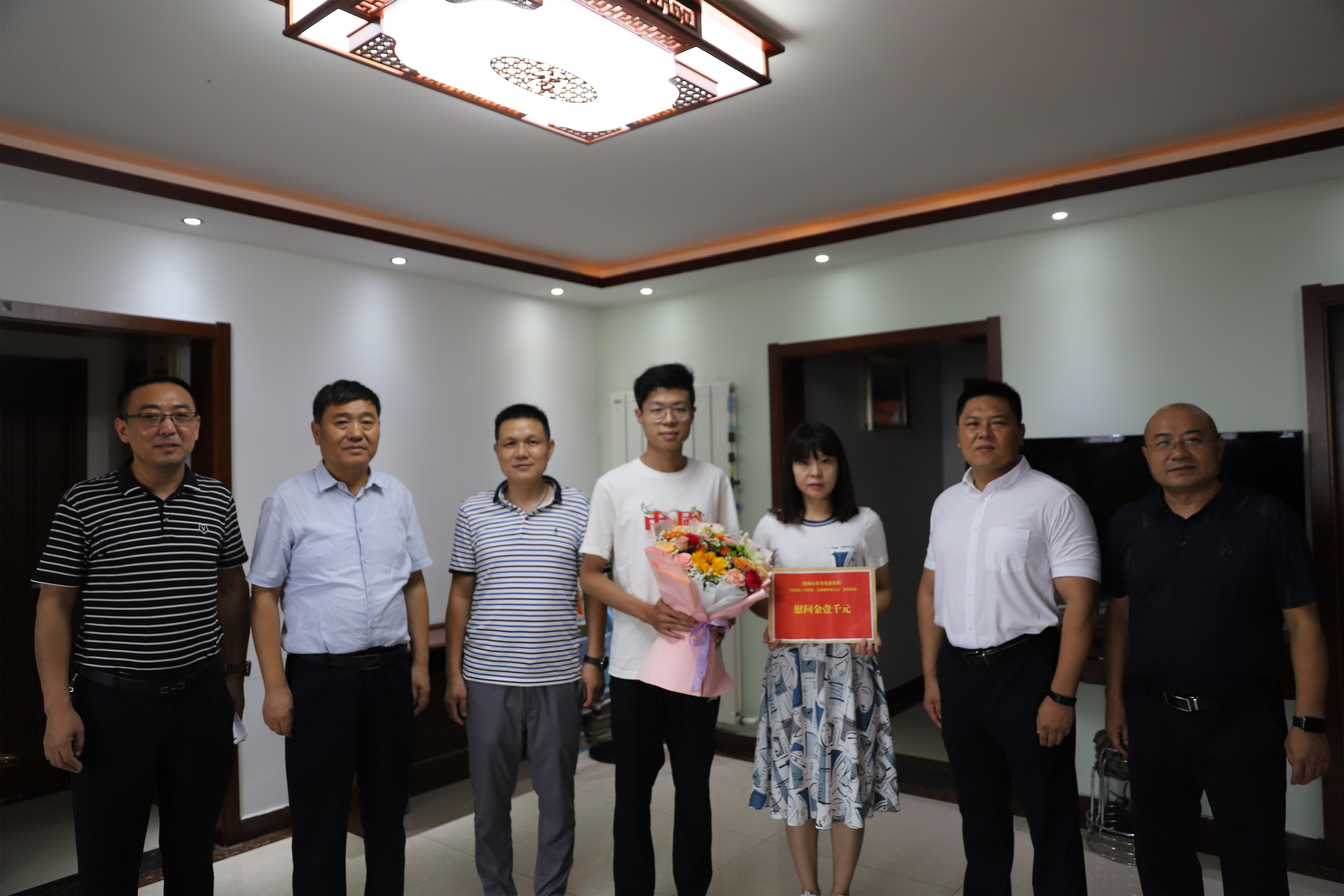 【集团动态】情系职工  金秋助学—市水务发展集团开展走访慰问活动