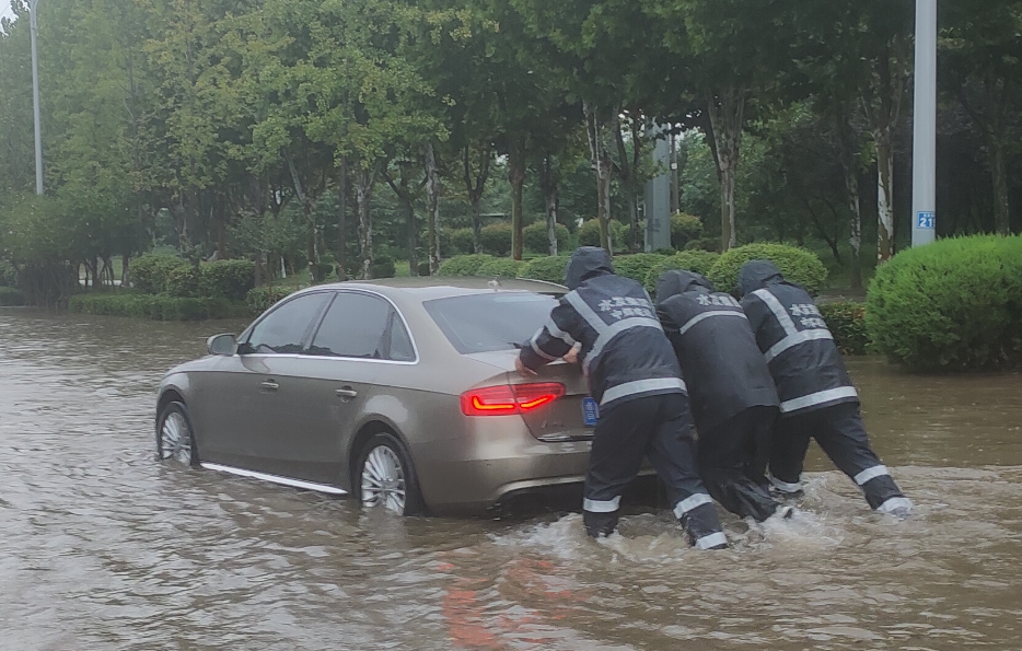 抢险防汛  心系百姓