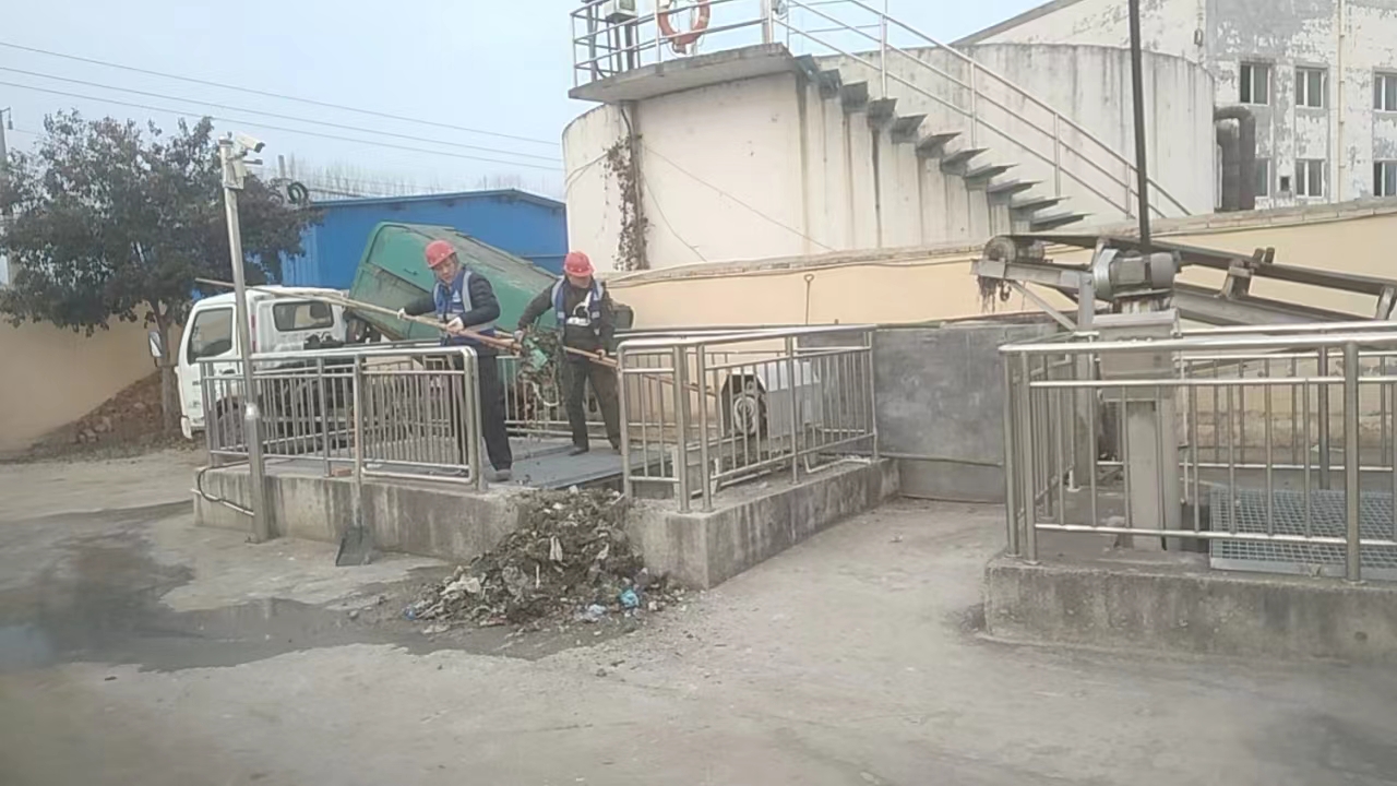 二污泵池定期清淤