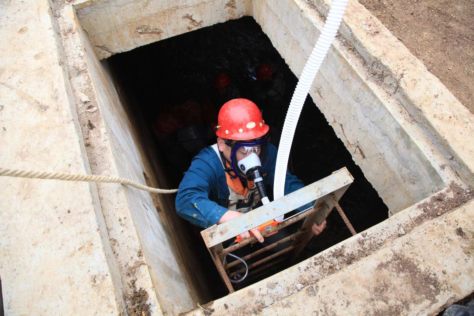 有限空间作业，制水车间排泥池清淤