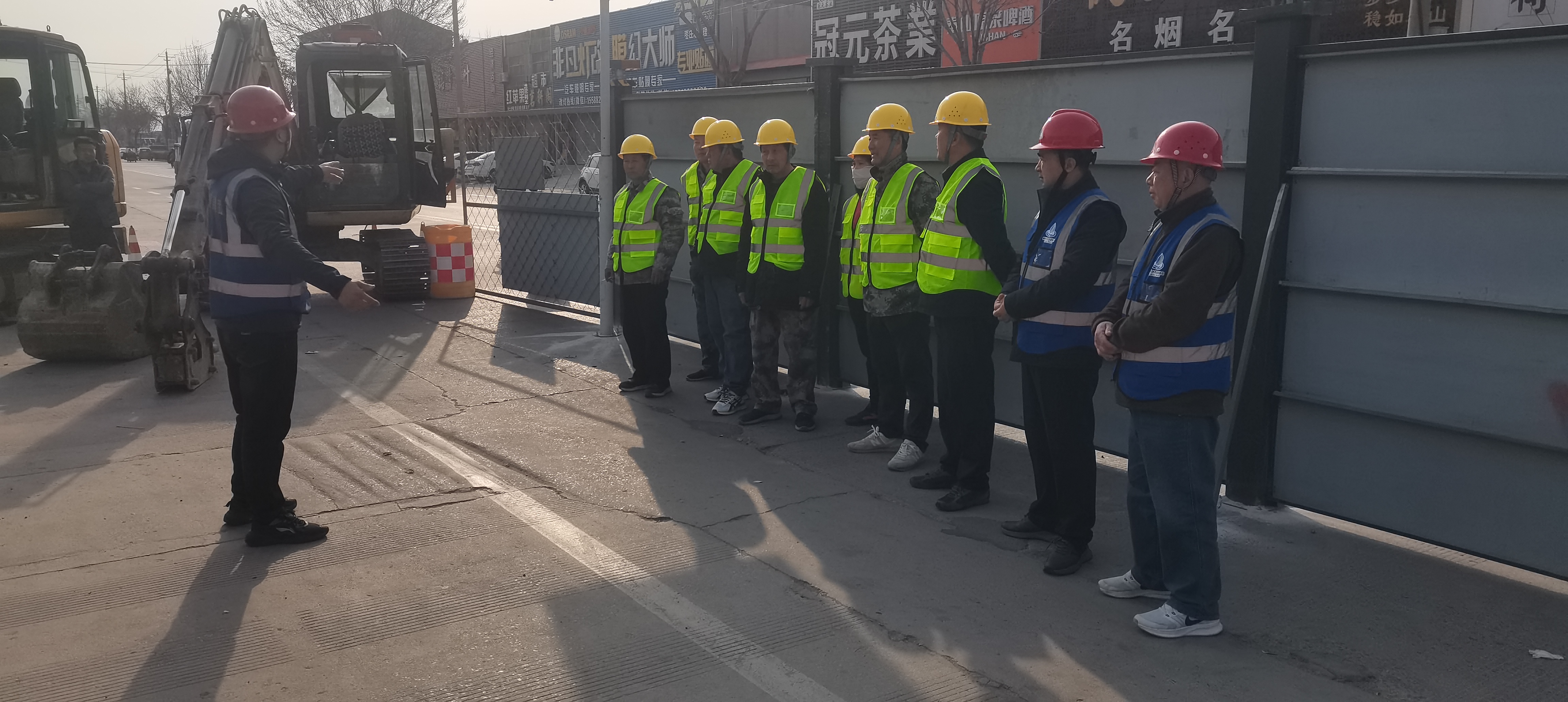 永昌路汛前清淤检查井维修工程安全晨会