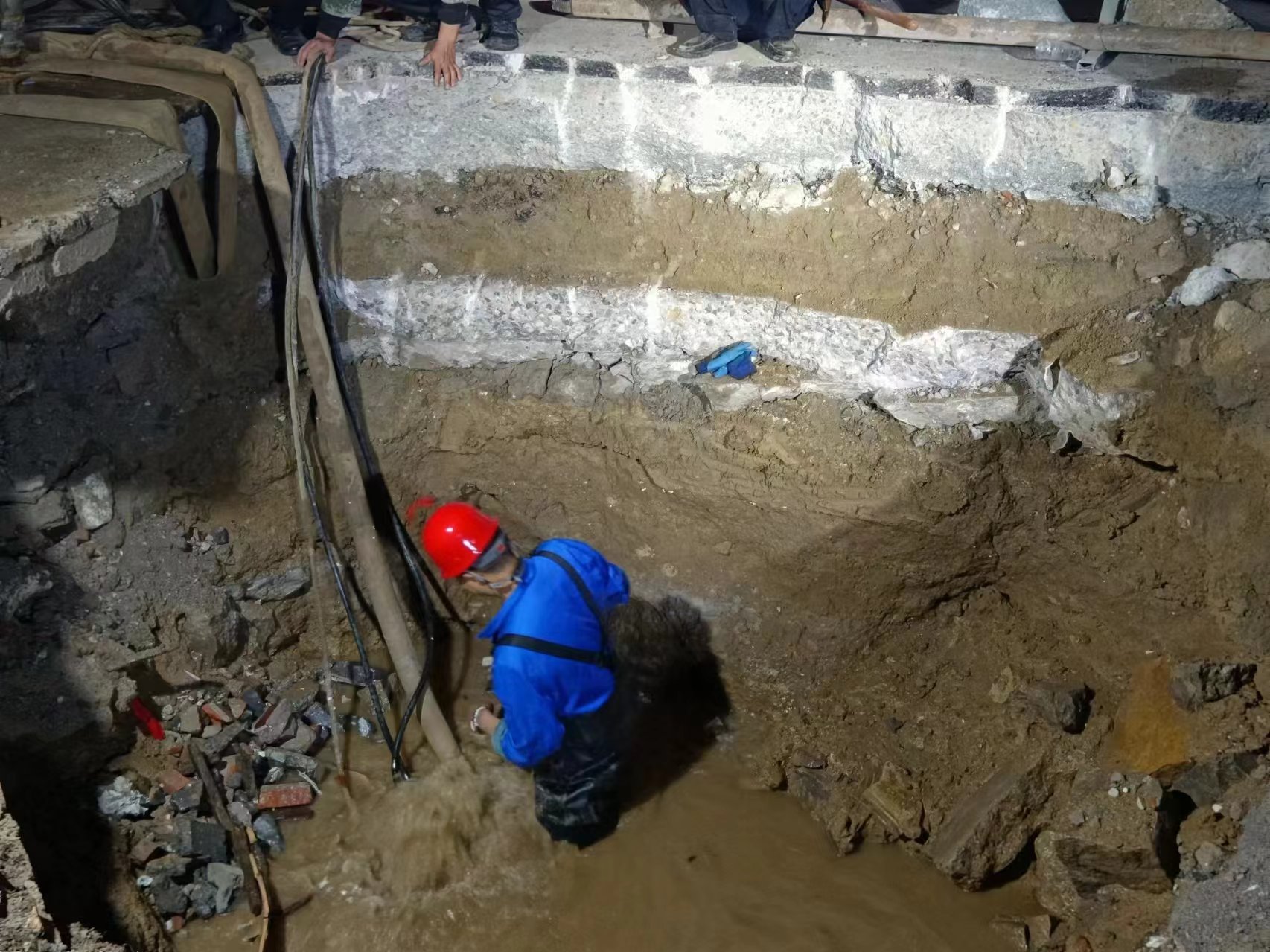 荆沟主管道抢修