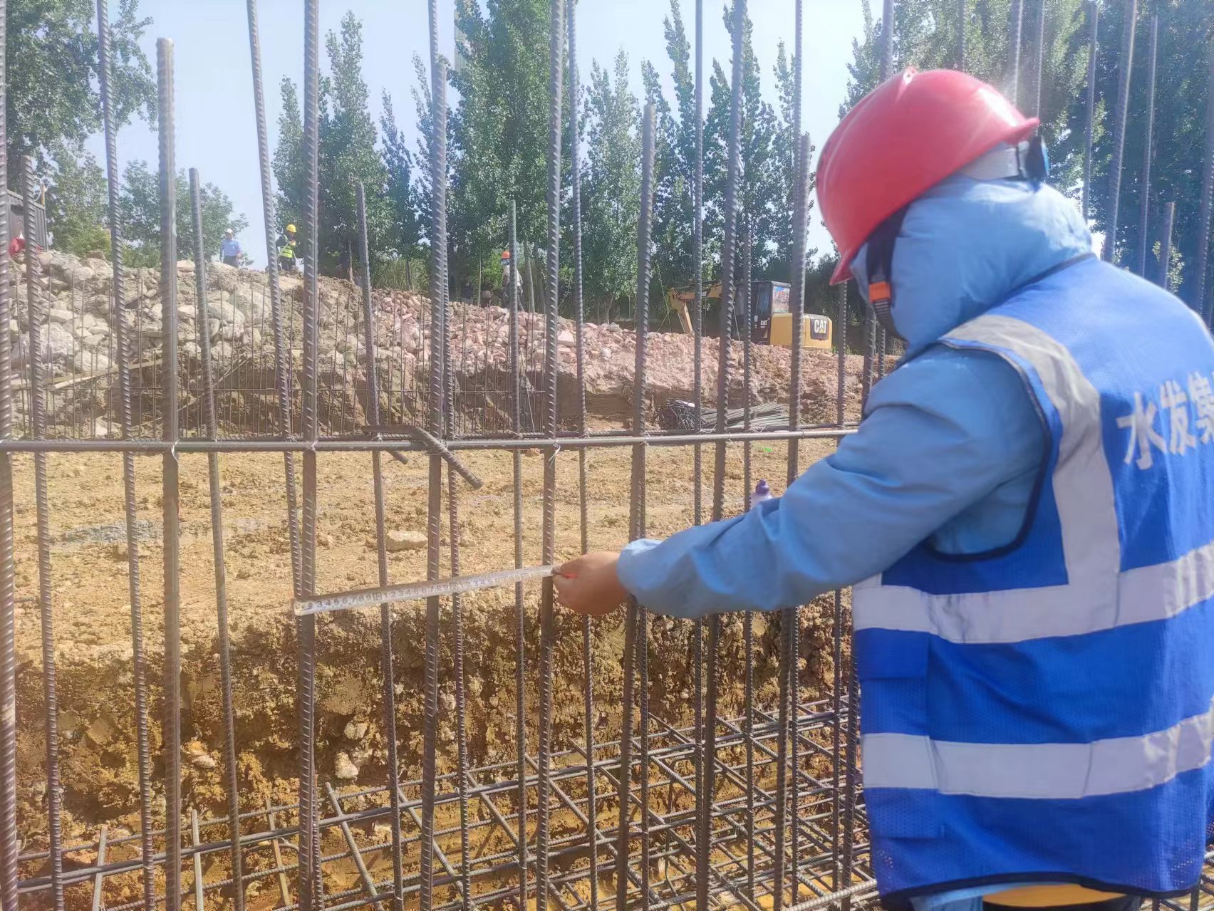 界河拦蓄坝桥墩基础钢筋绑扎验筋