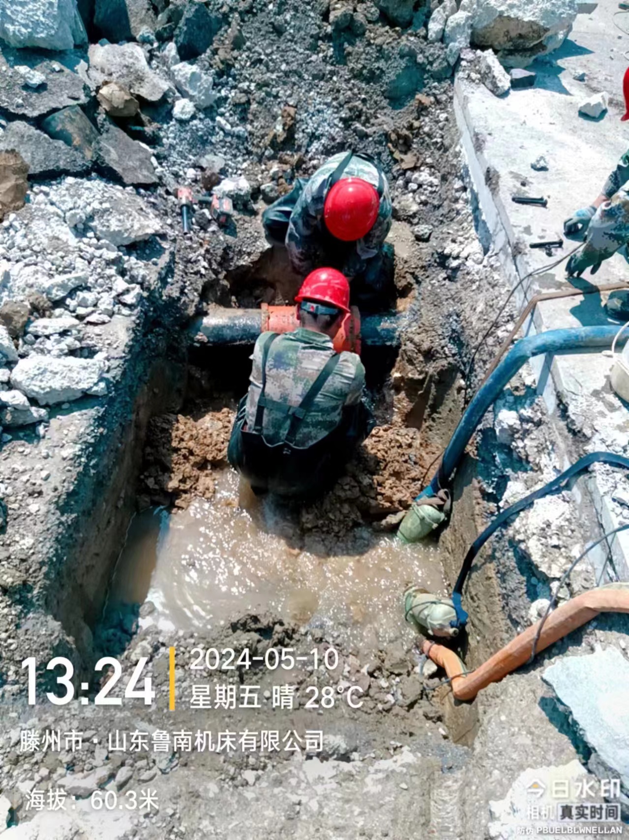 滕飞路300主管道维修