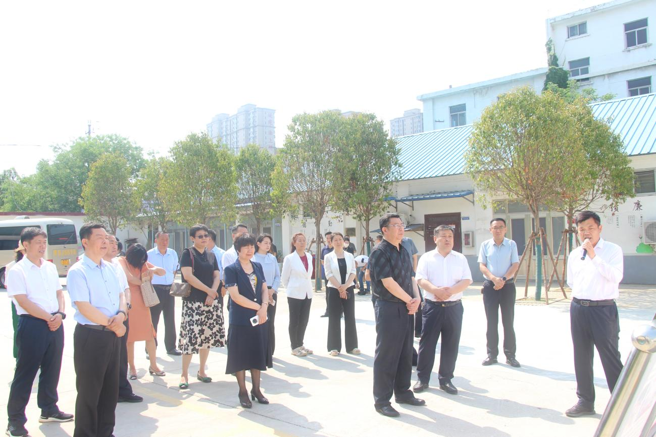 【集团动态】市关工委主任李健到水务发展集团调研“职工书屋”建设