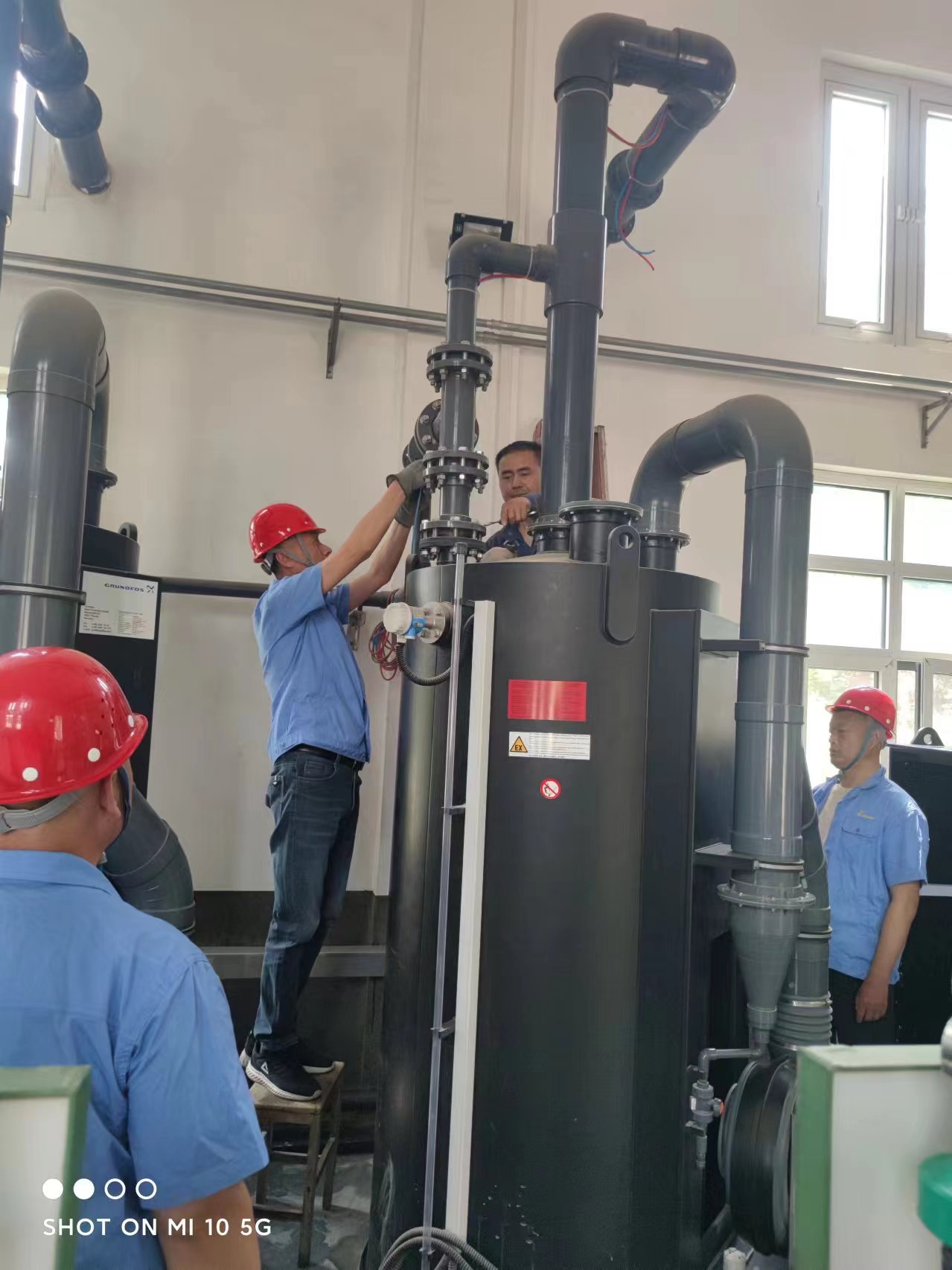 第一净水厂应急2号次氯酸钠脱氢罐维修