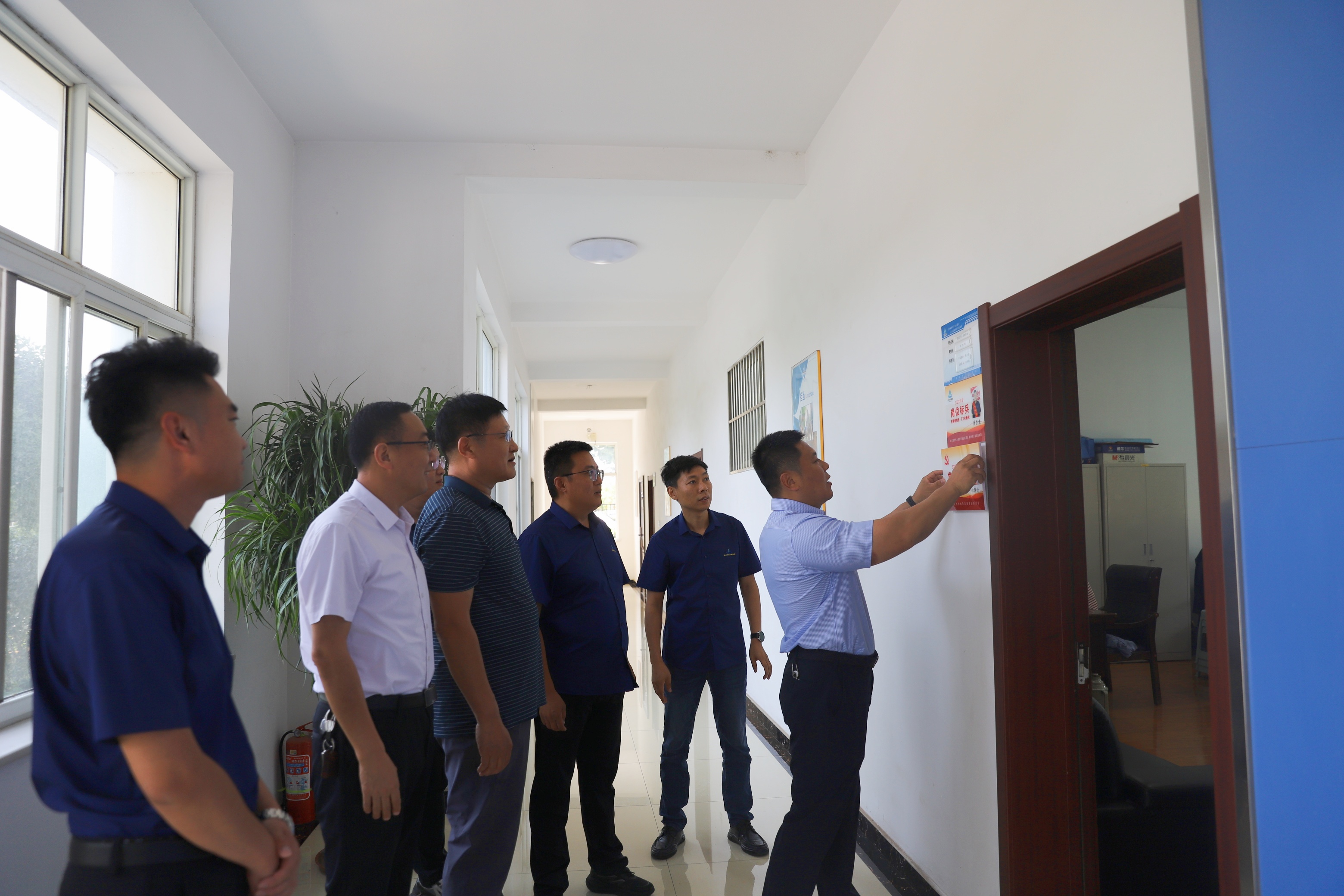 【集团动态】树立榜样标杆  汇聚奋进合力—滕州市水务发展集团开展“有困难找我、干工作看我”践行践诺挂牌活动