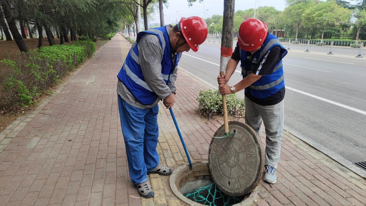 【集团动态】全面排查窨井盖 守护市民“脚下”安全
