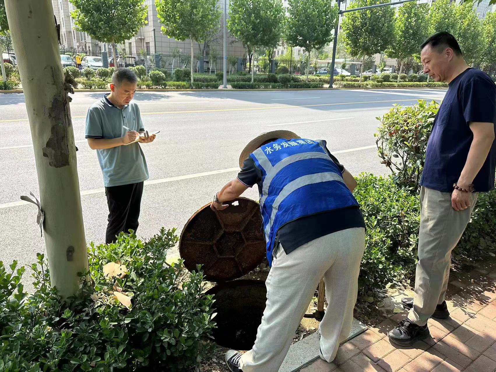 城区各主干道检查井、雨水箅子、积水点摸底排查