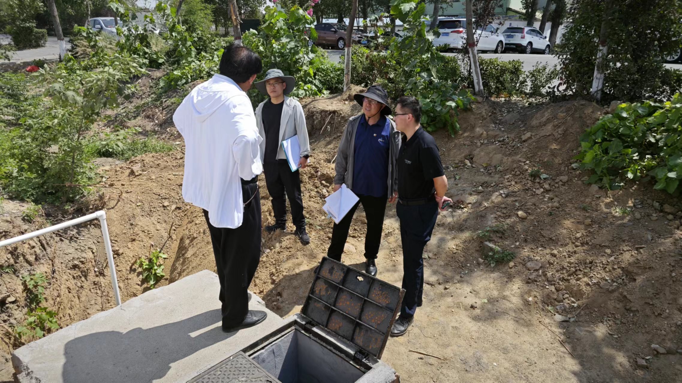 与级索镇驻地与镇政府工作人员对接新装消防用水事宜