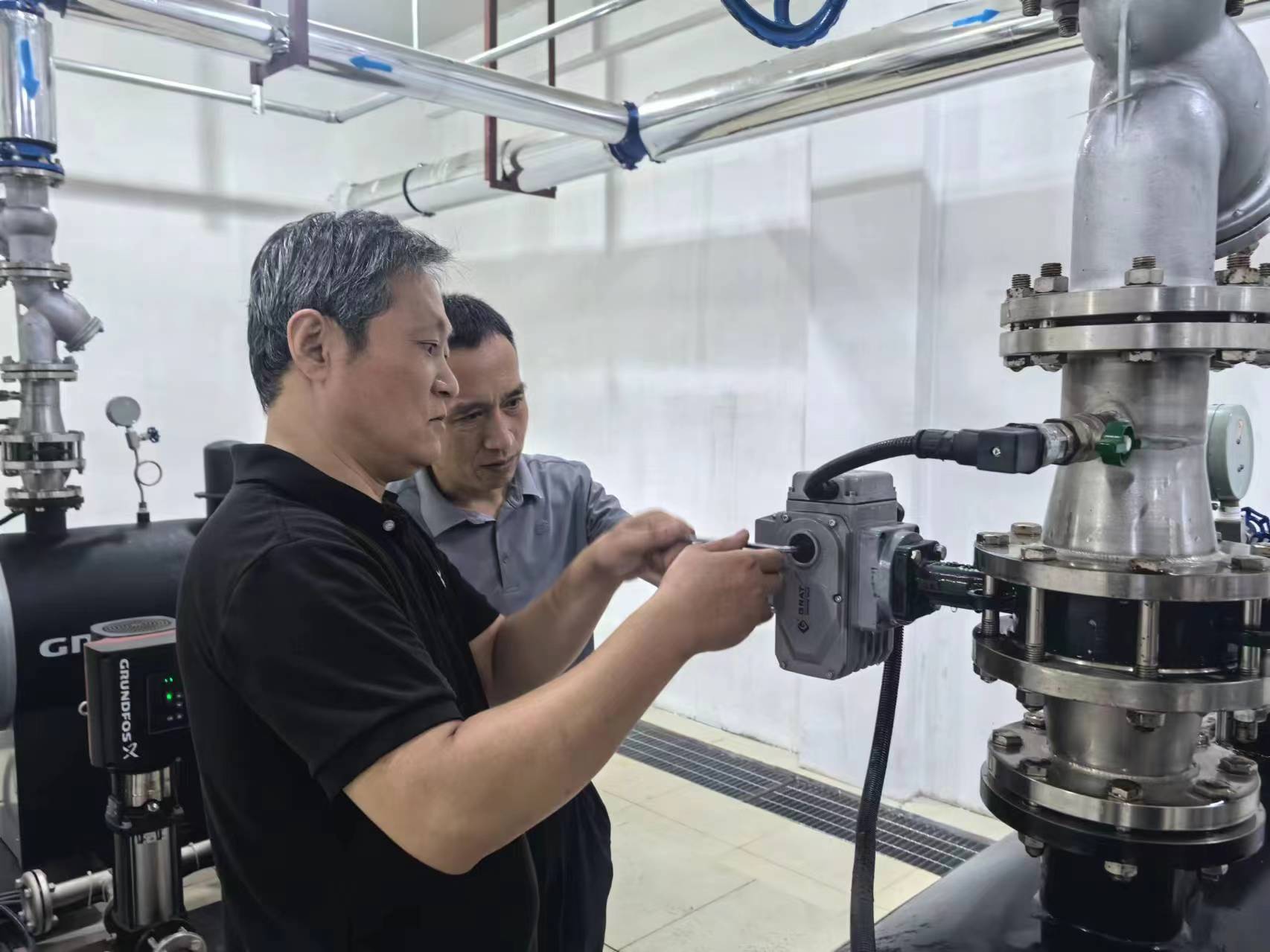 排查小区晚间压力及晚高峰期停水问题