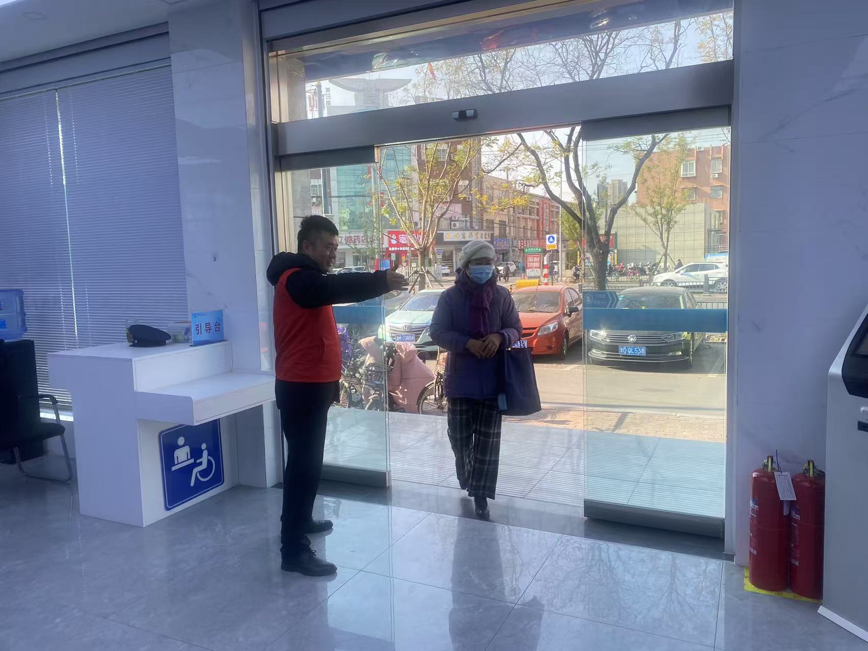 【集团动态】市中润供水有限公司开展文明窗口志愿服务活动