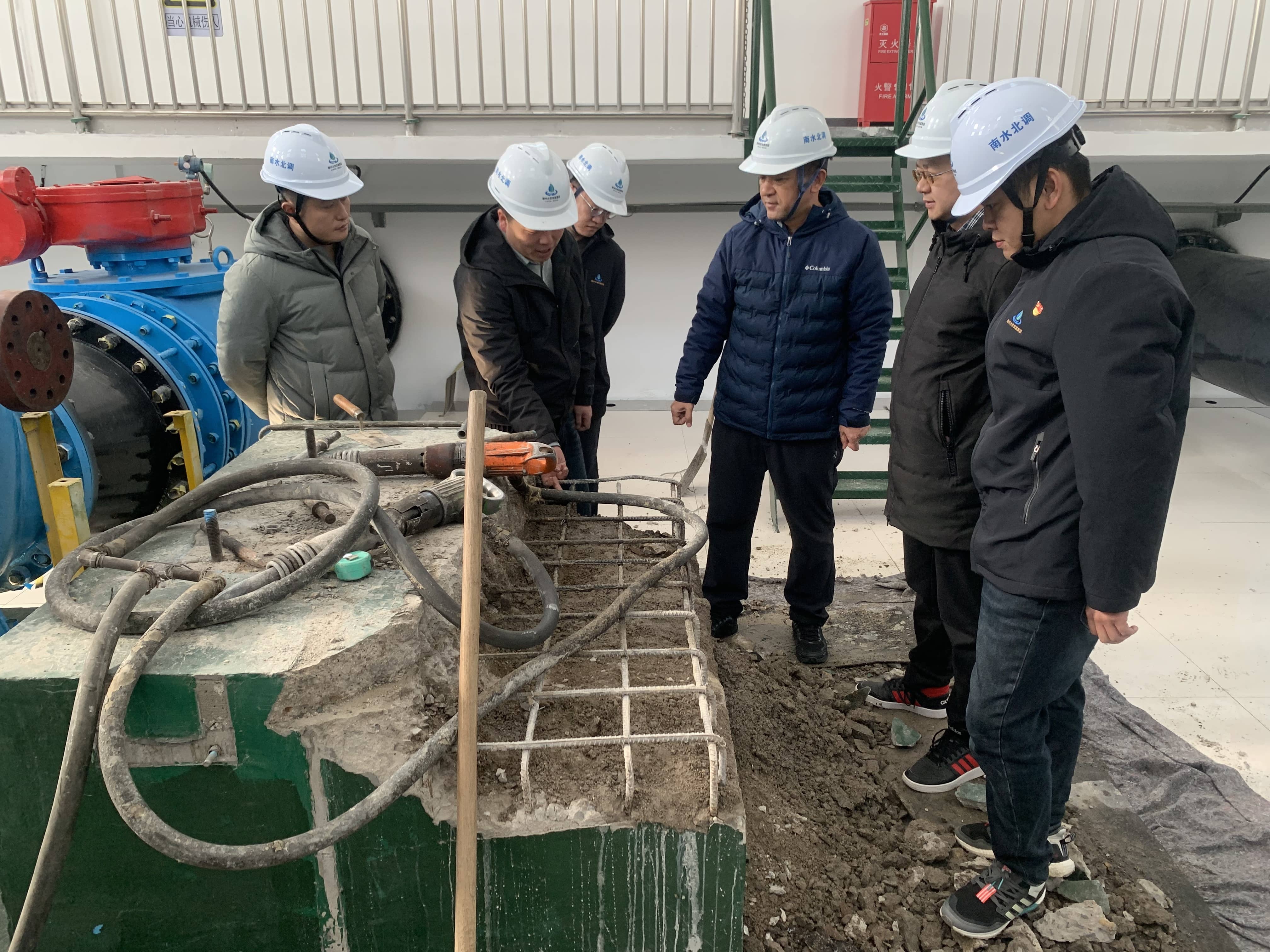 南水北调二级加压泵站机组重新浇灌电机基础