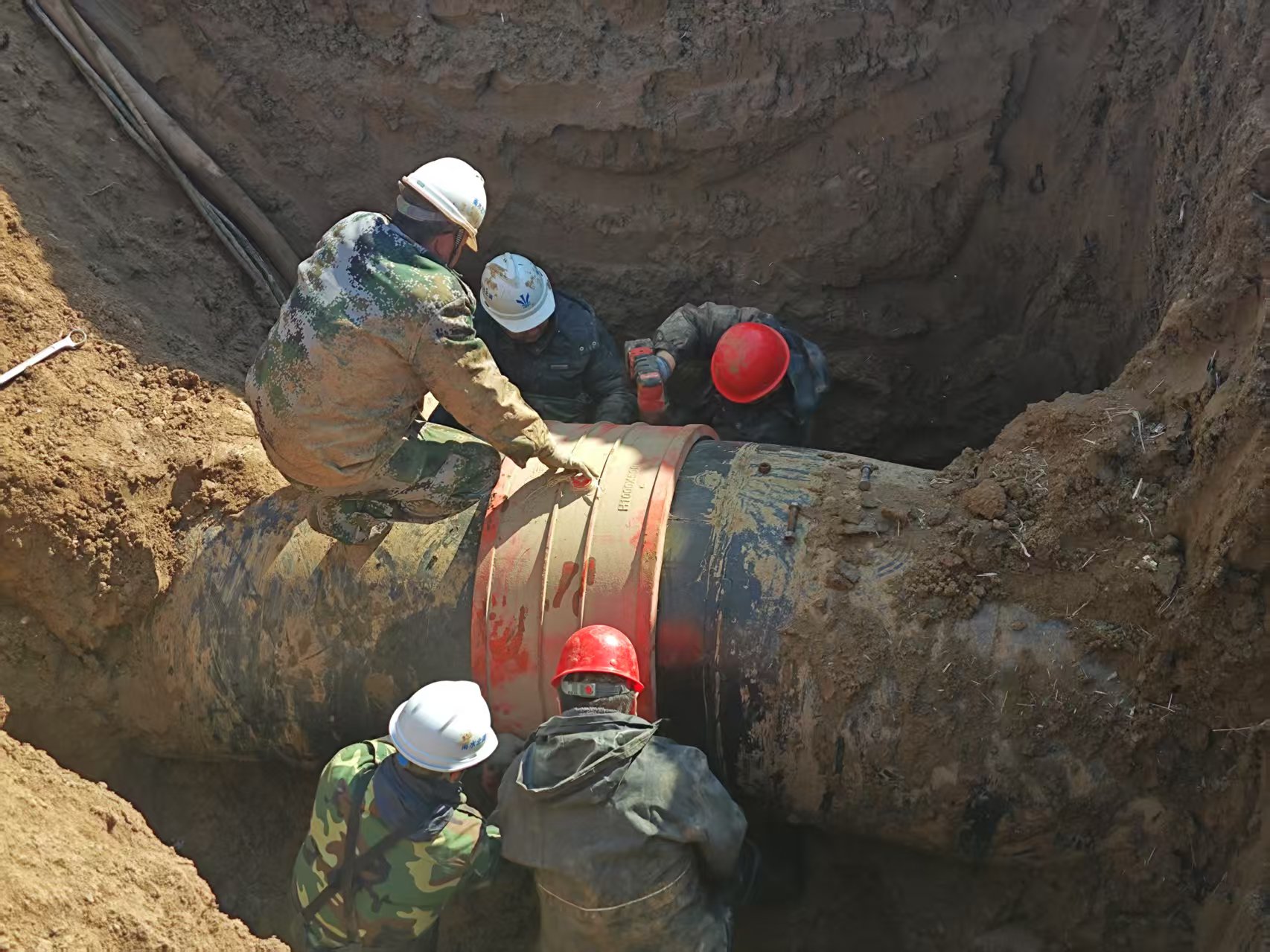 鲍沟镇赵泉楼村DN1000主管道抢修