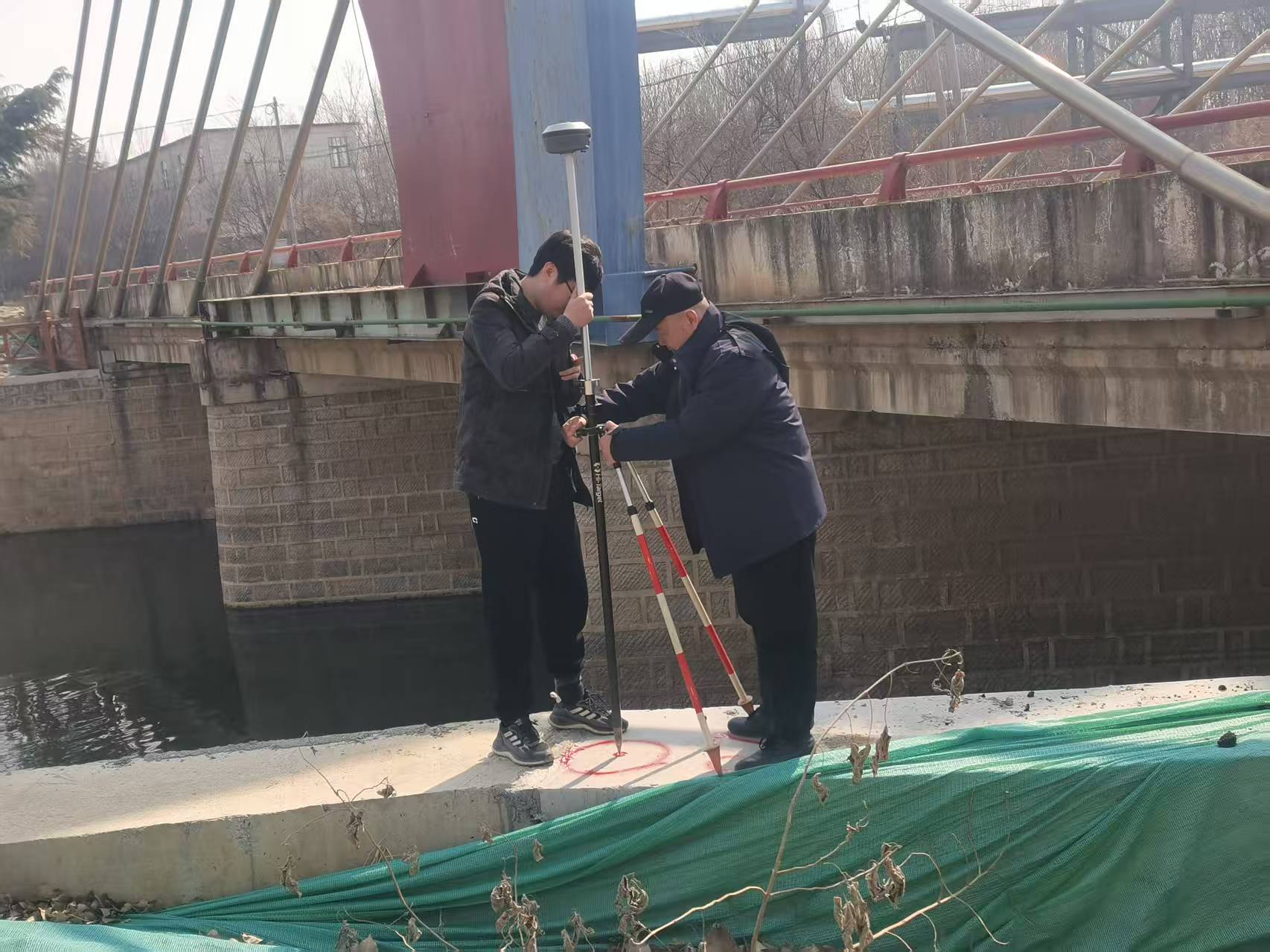 鲁南高科技化工园区防洪保安全项目现场交桩