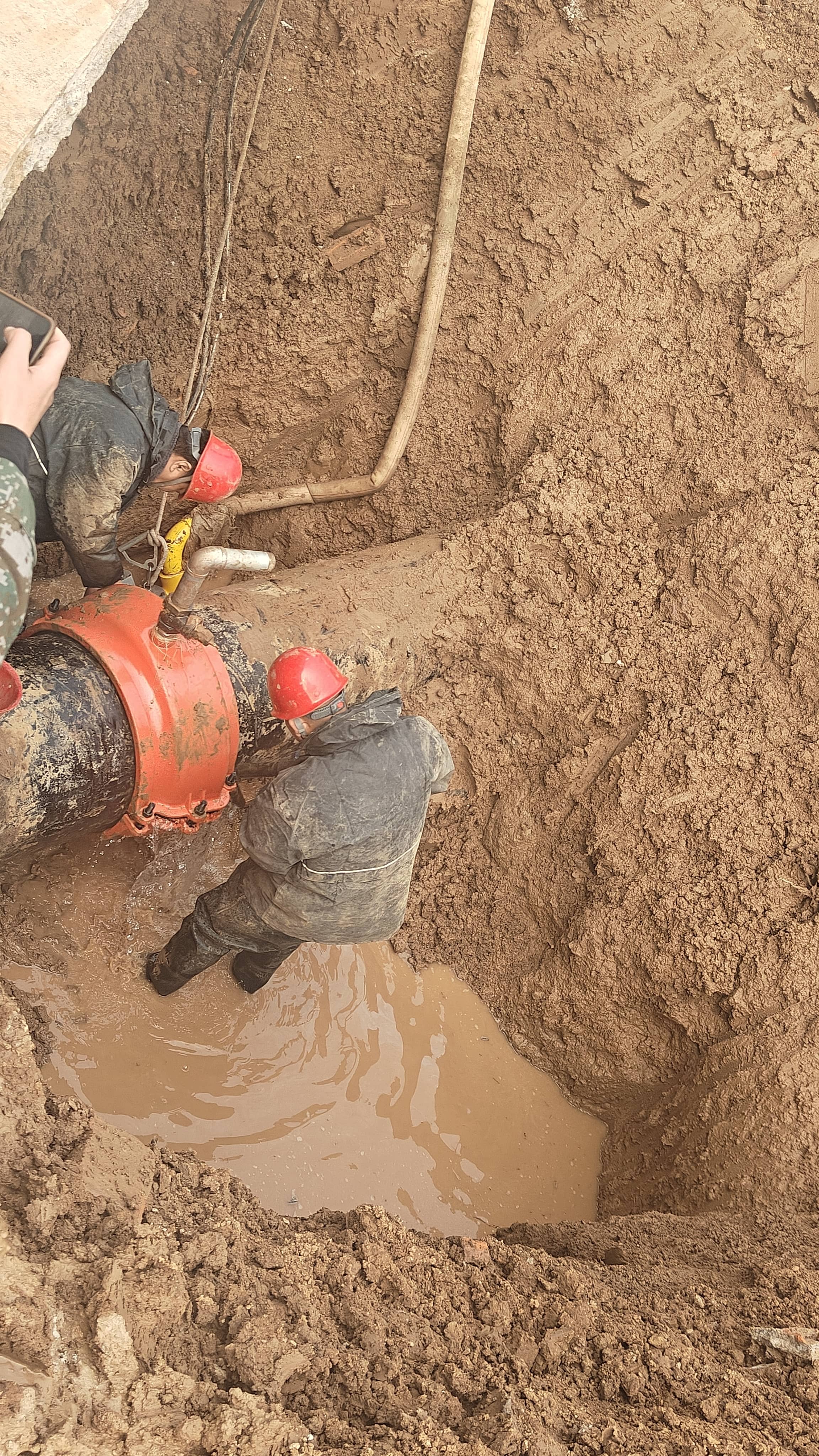 南水北调二级加压泵站管道抢修