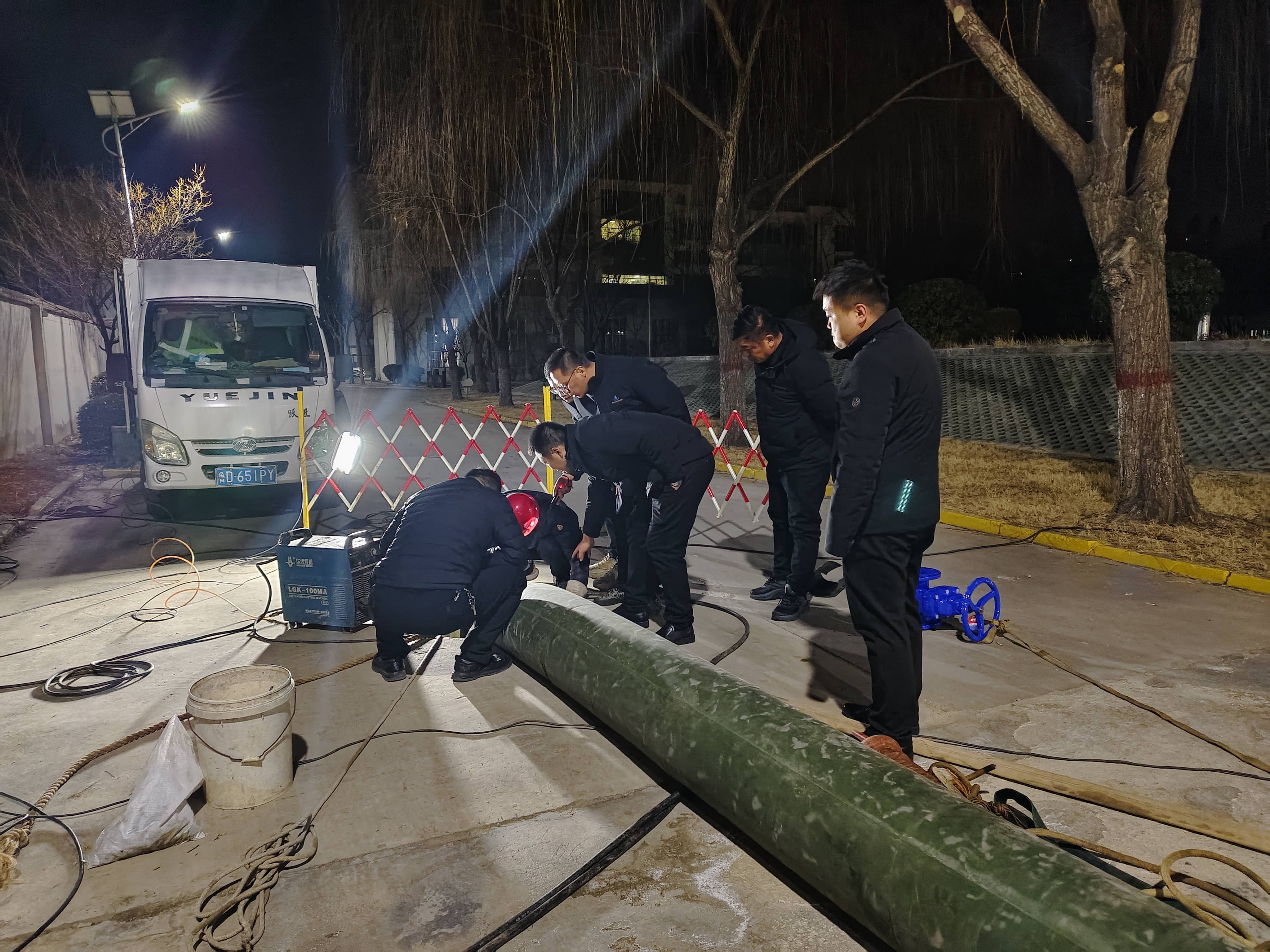 新建瓶装水厂取水点开口施工