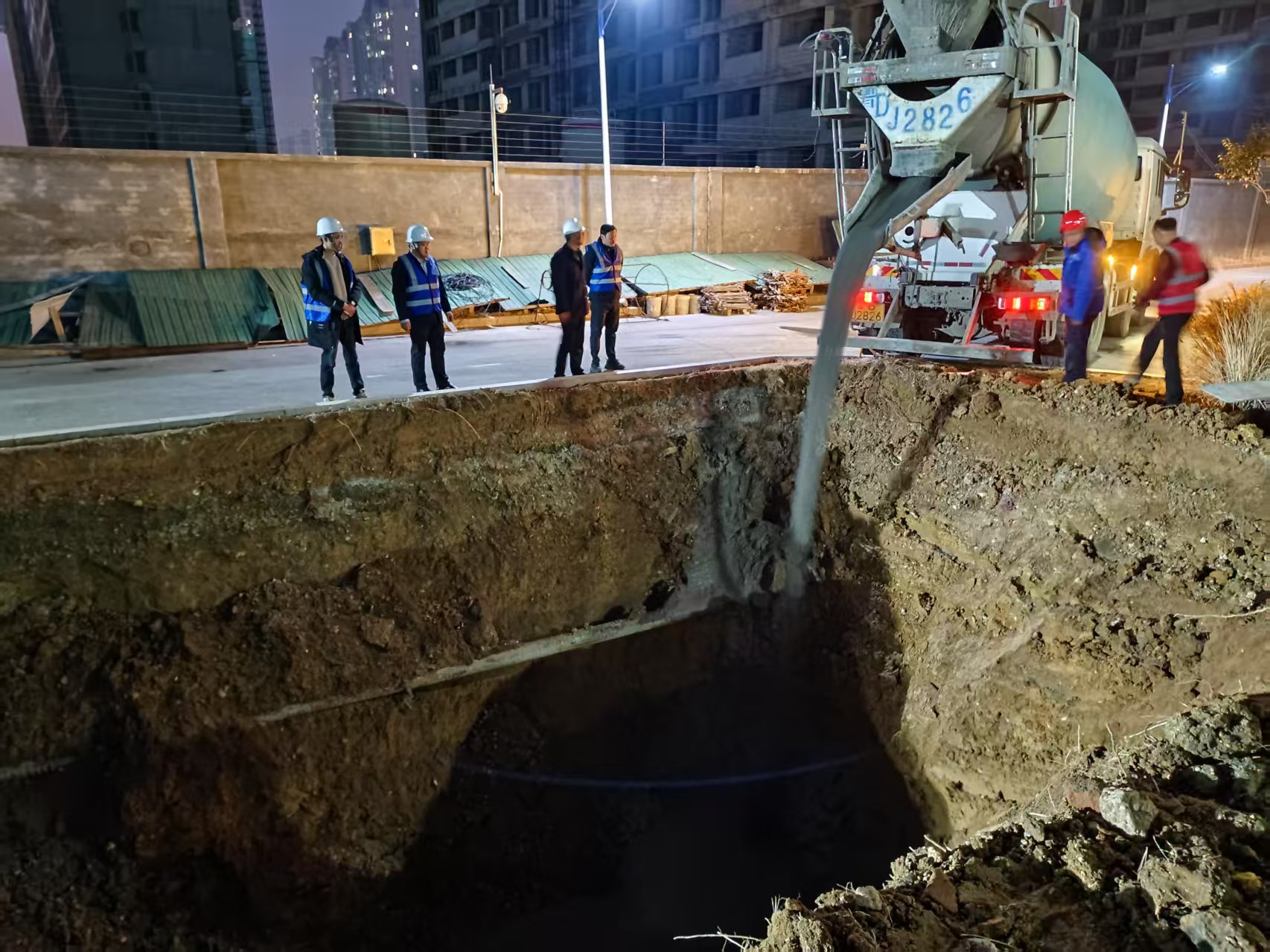 瓶装水厂钢结构基础浇筑