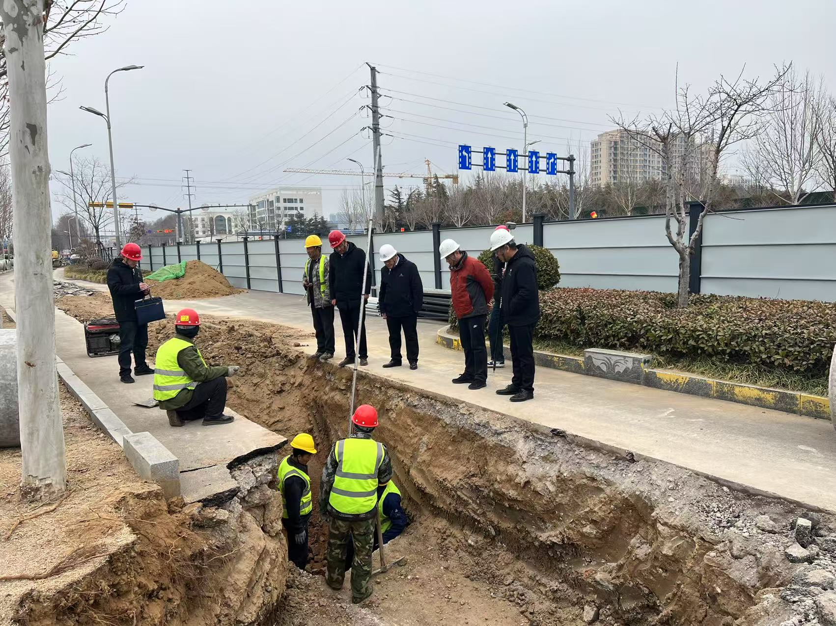 振兴北路与北辛西路交叉口积水改造工程项目安全施工及工程质量管控专项巡查