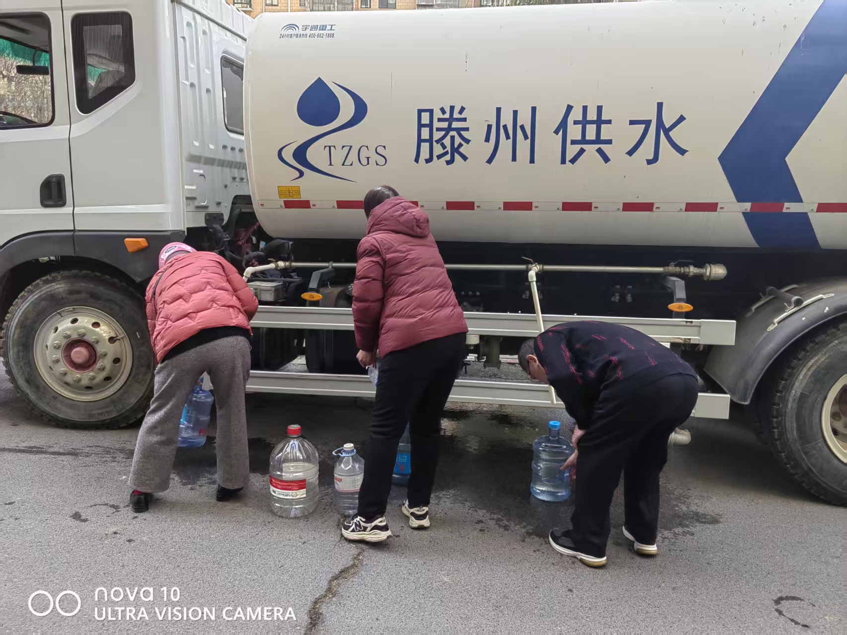 西部放歌小区应急送水