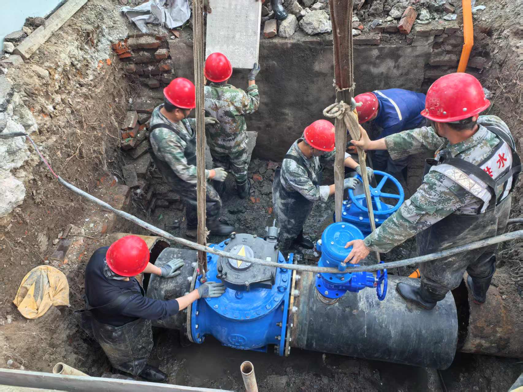 华联超市门口DN600主控闸门更换