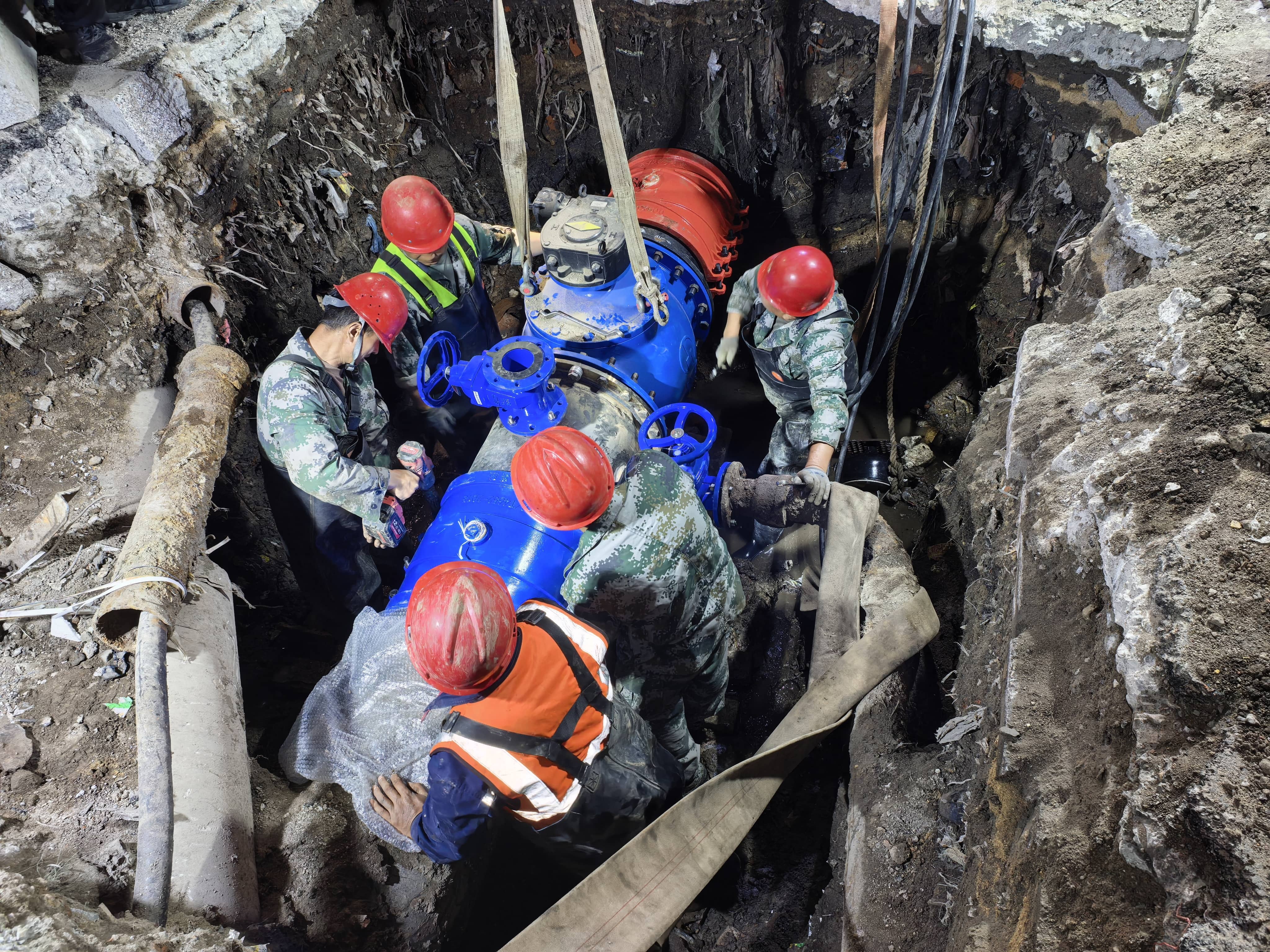 馍馍庄小区南DN500管道抢修