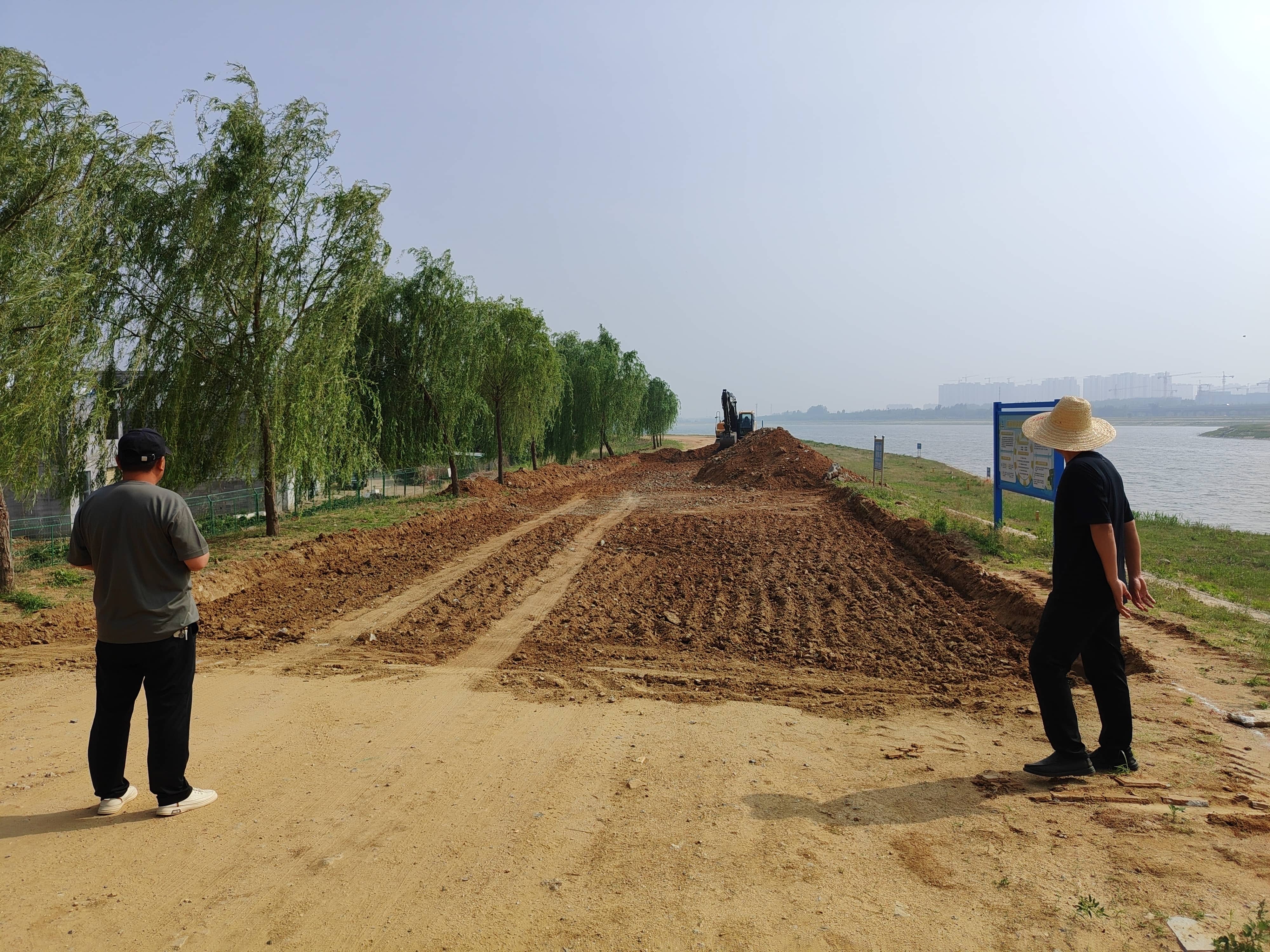 墨子湖道路提升工程路面清表施工