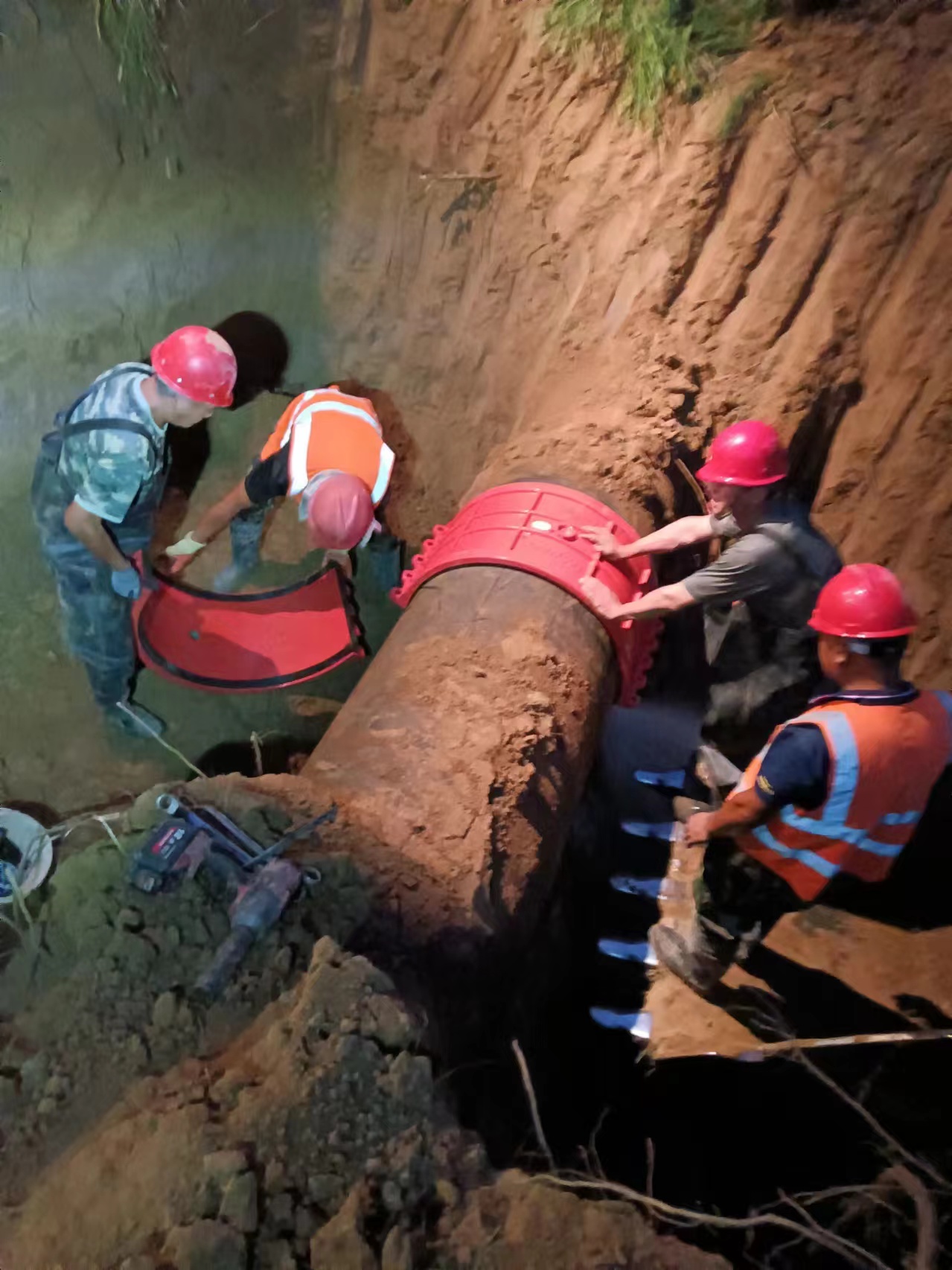 第三加压水厂南800主管道维修