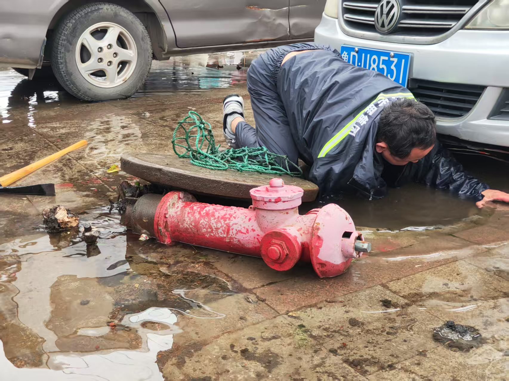 文昌路转盘南抢修消防栓