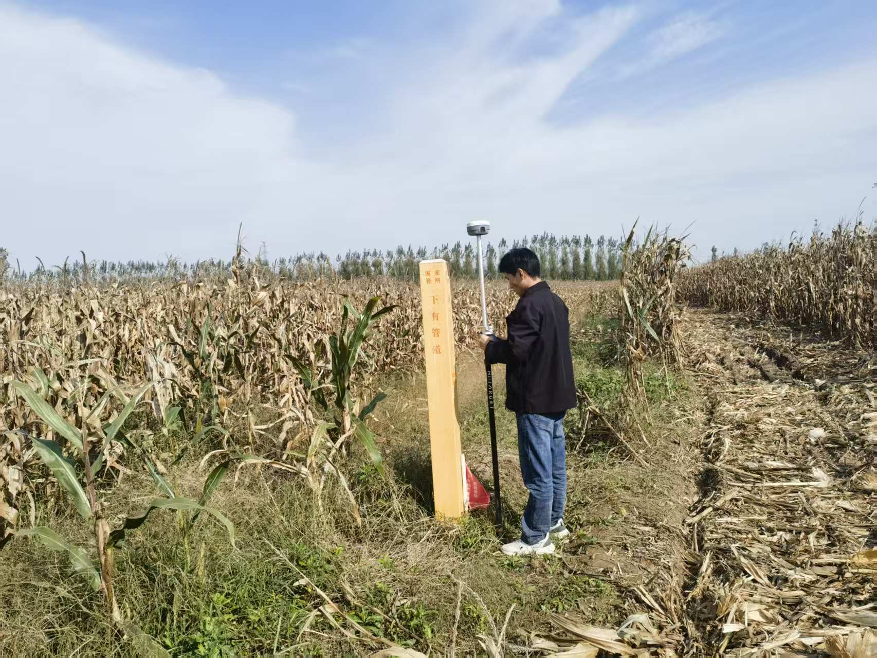 查看湖水东调工程穿越京台高速、枣木高速、石油管道现场情况