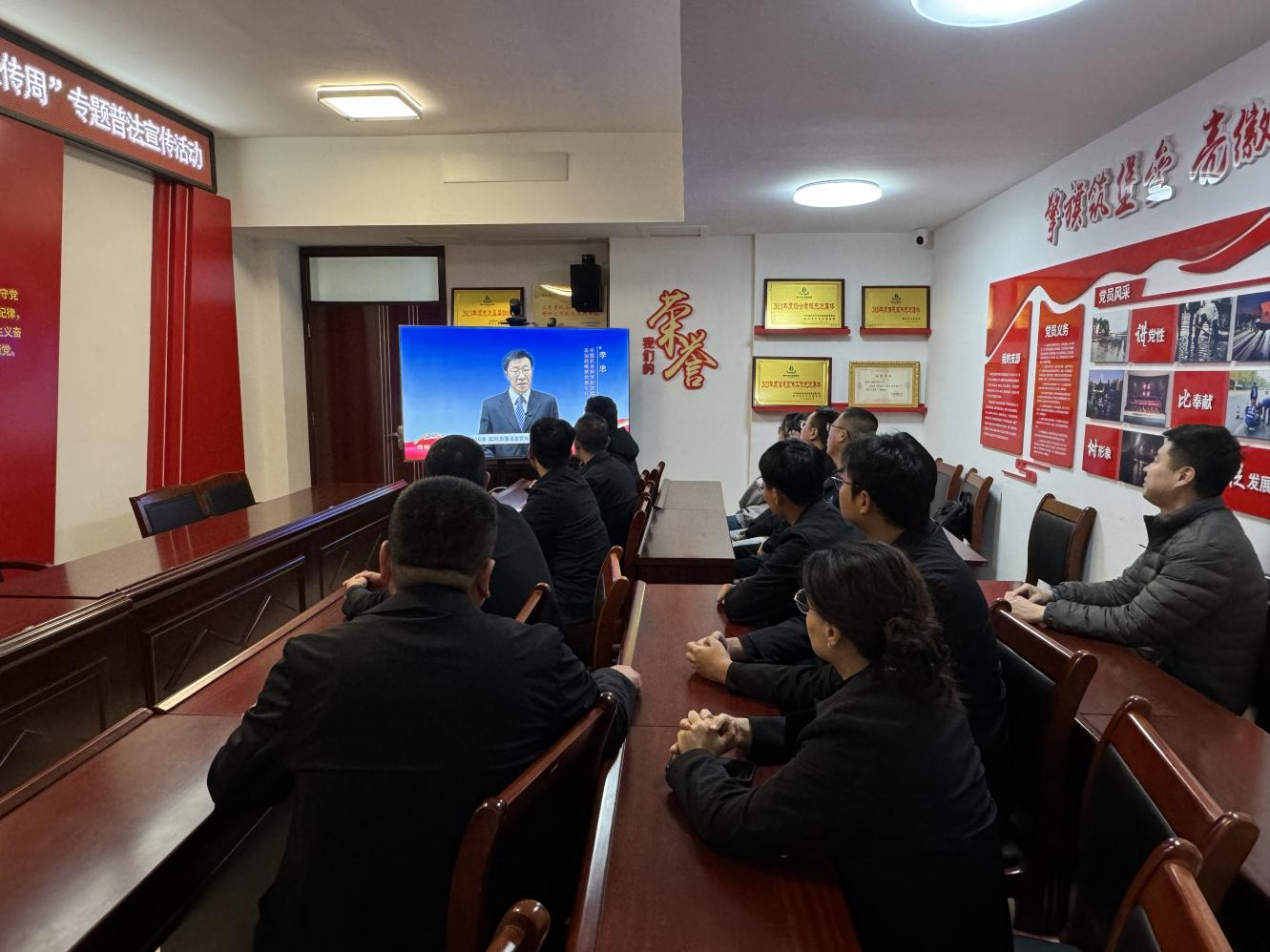 【集团动态】以法治力量护航发展  让宪法精神浸润民心——市水务发展集团汇通排水公司开展2025年“宪法宣传周”专题普法宣传活动