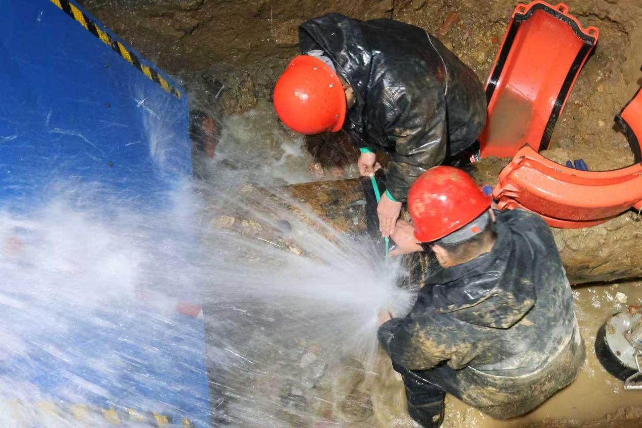 【集团动态】市水务发展集团中润供水公司全力抢修  鏖战八小时恢复供水