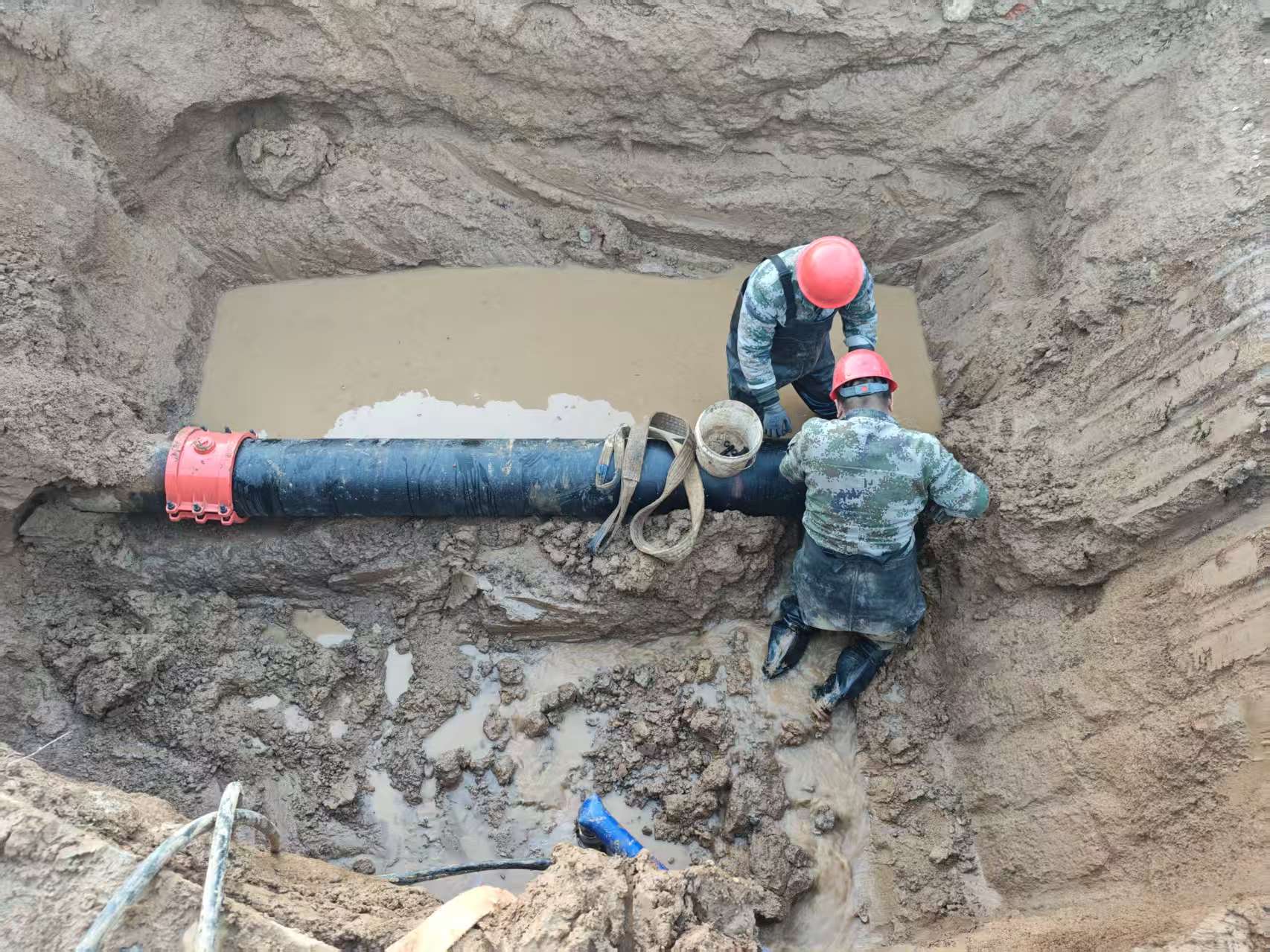 龙岭路西延DN300主管道抢修