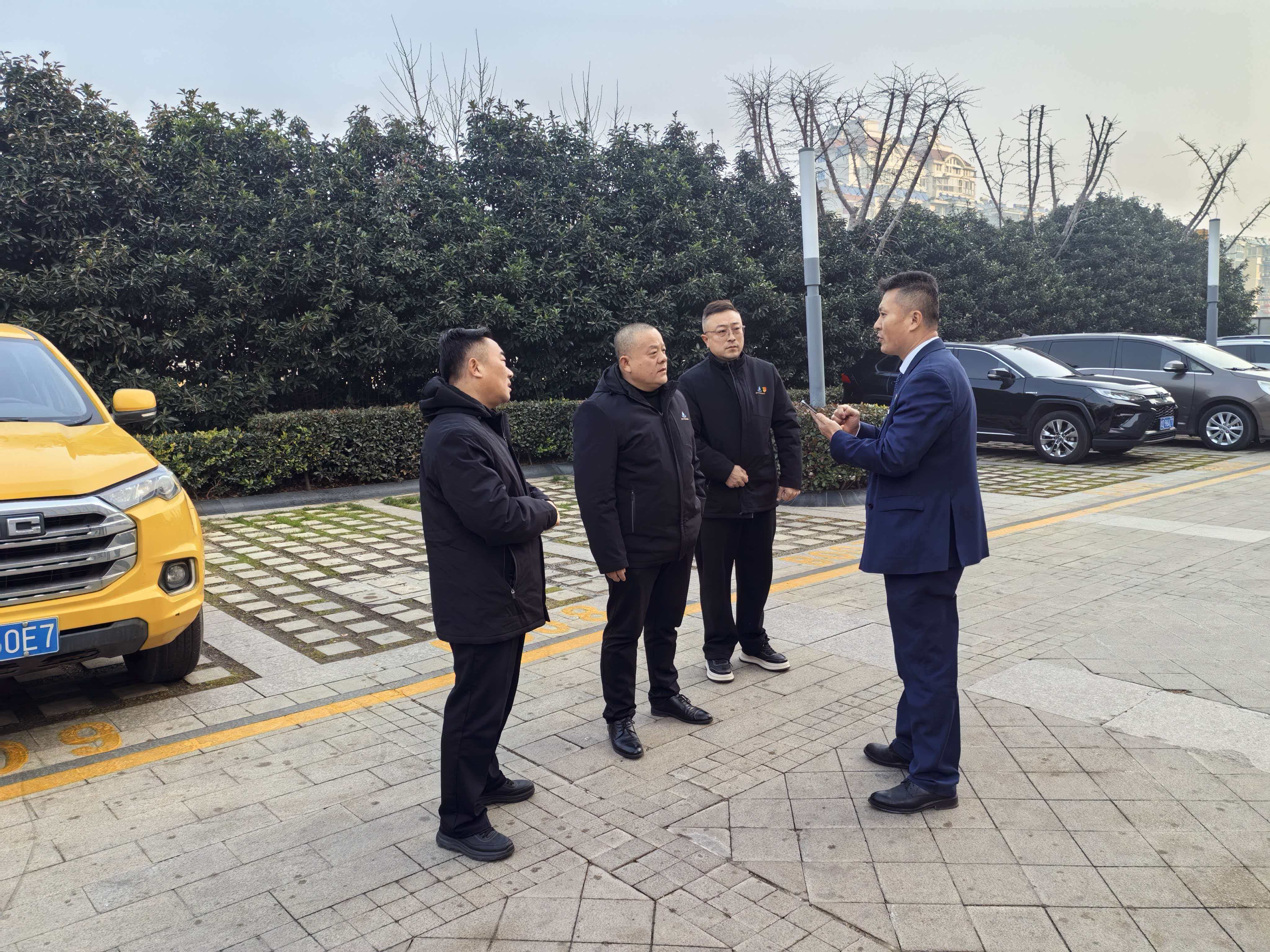 中润公司现场对接滨江大酒店用水事宜