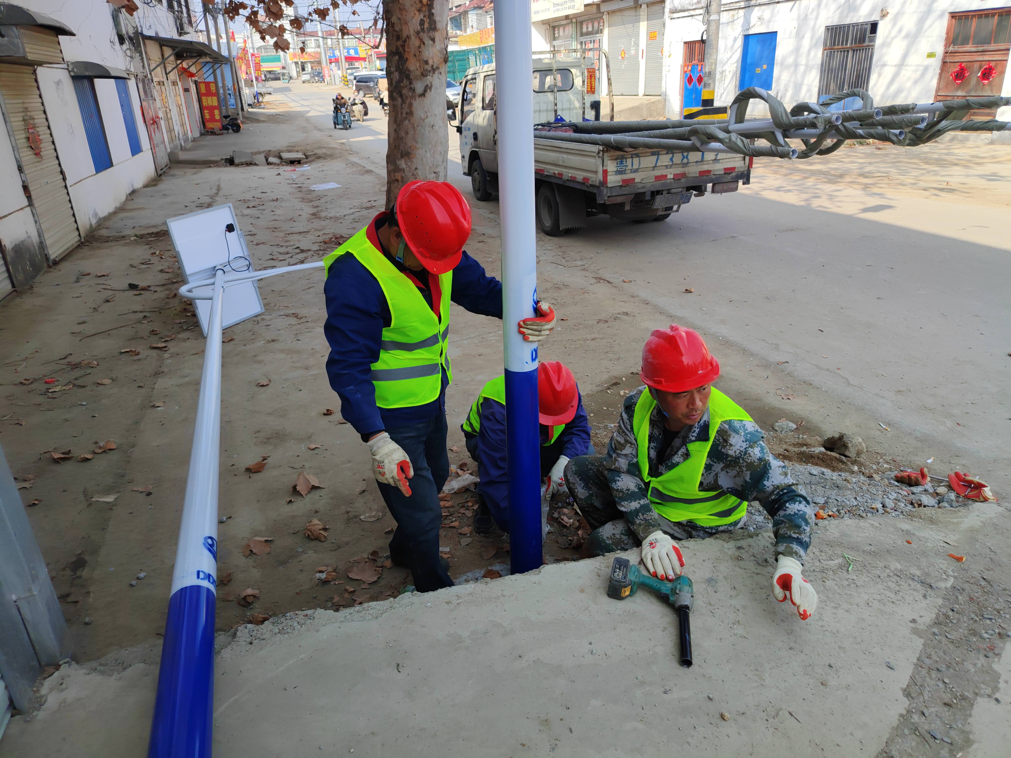 2025下半年移民项目东郭镇大党山村路灯安装