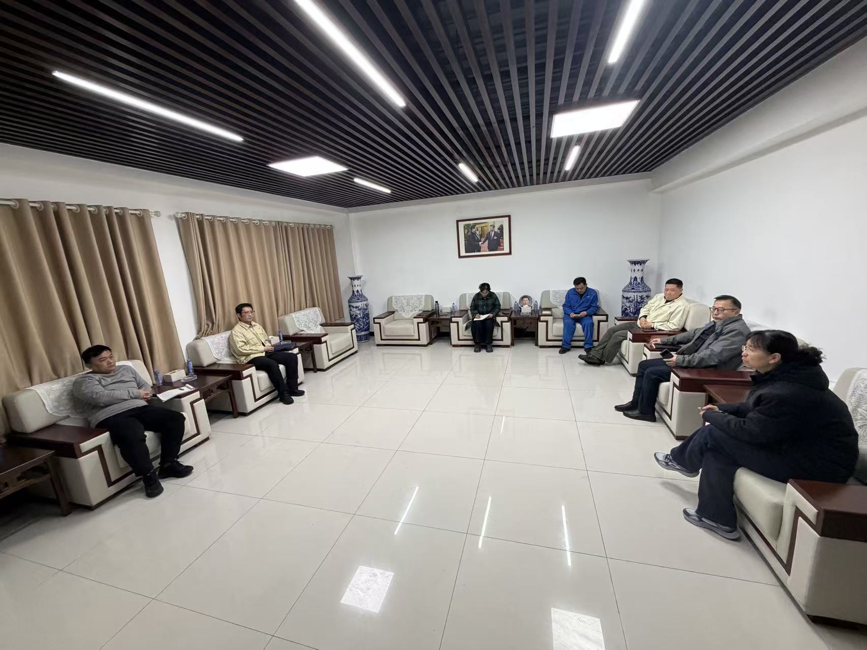 水发公司赴金晶玻璃有限公司，与企业方就水费、税率问题进行协商