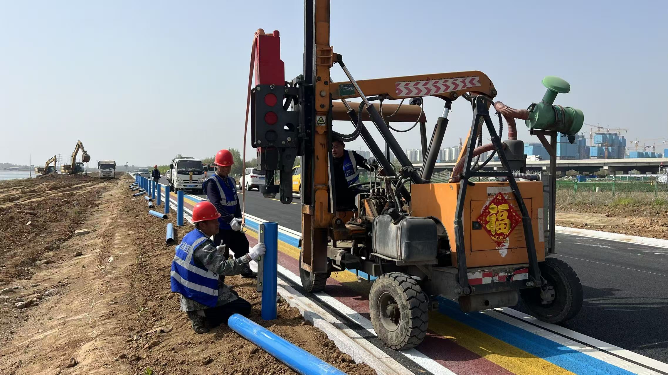 浩润公司安装墨子湖环湖路下库西岸波形板护栏