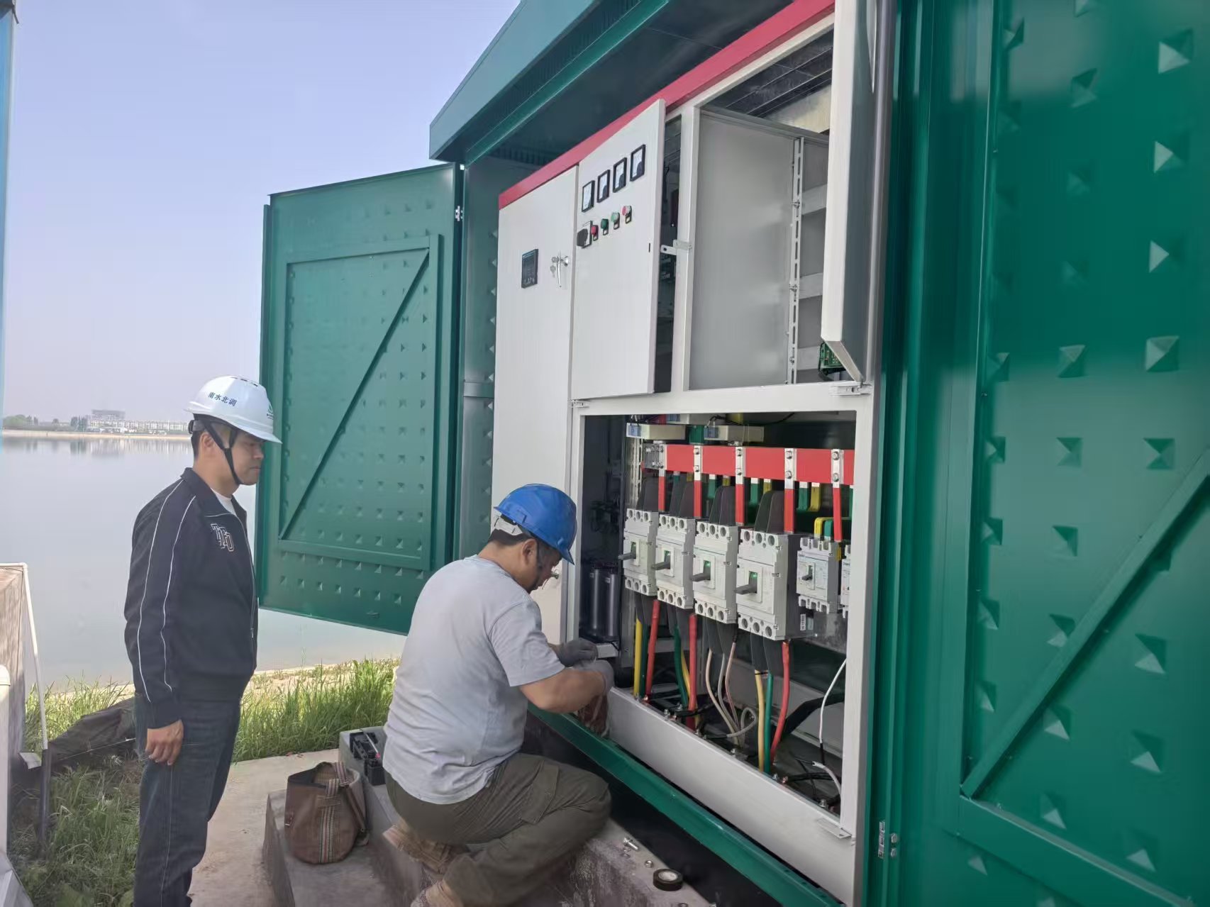 水发公司更换墨子湖再生水临时泵站变压器