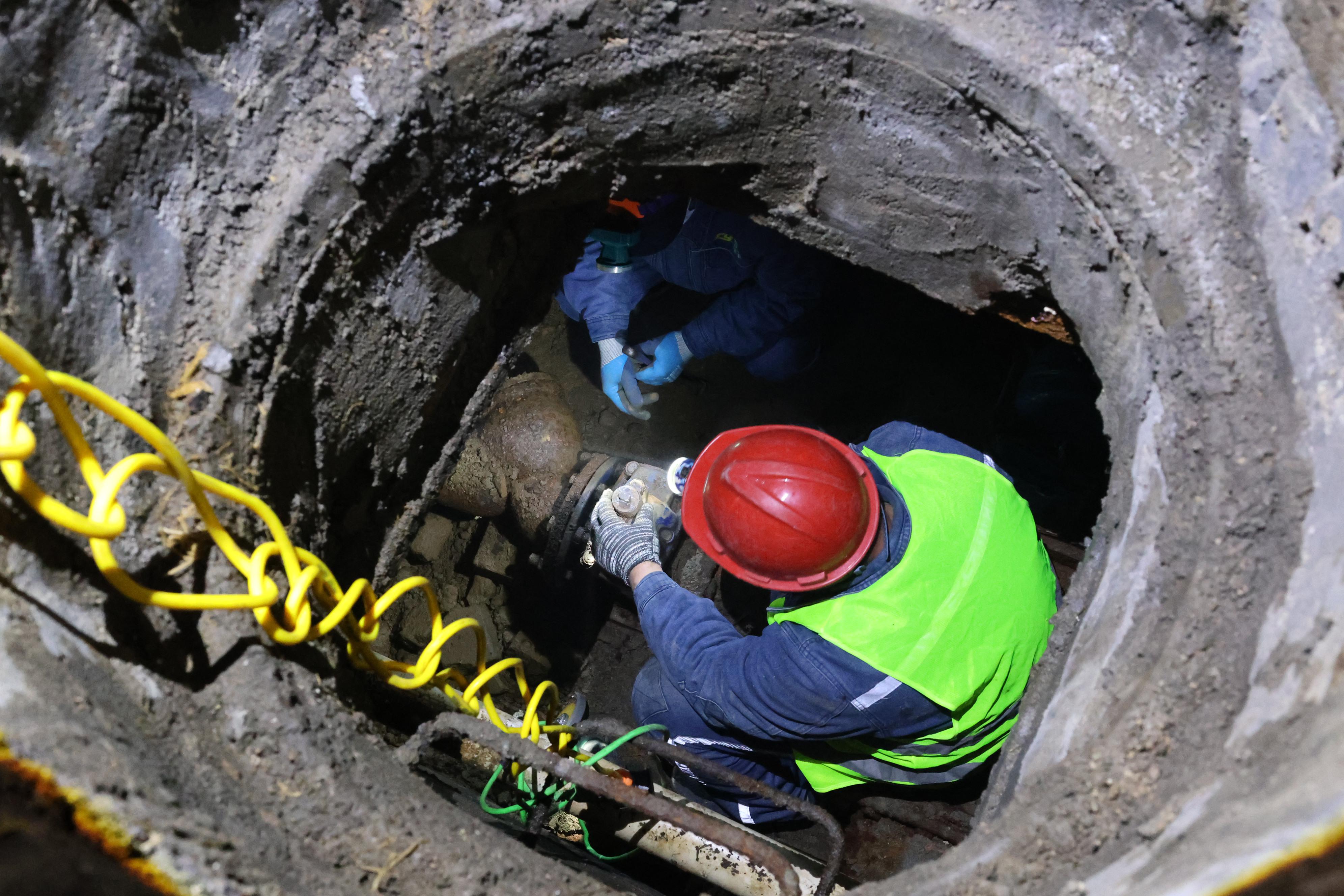 【集团动态】错峰施工护民生  昼夜奋战除隐患——市水务发展集团中润供水有限公司完成缇香郡一期供水阀门更换作业
