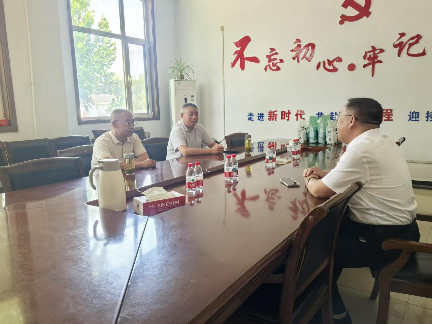 浩润公司到东郭恒仁工贸、辛化硅胶等用水企业走访调研