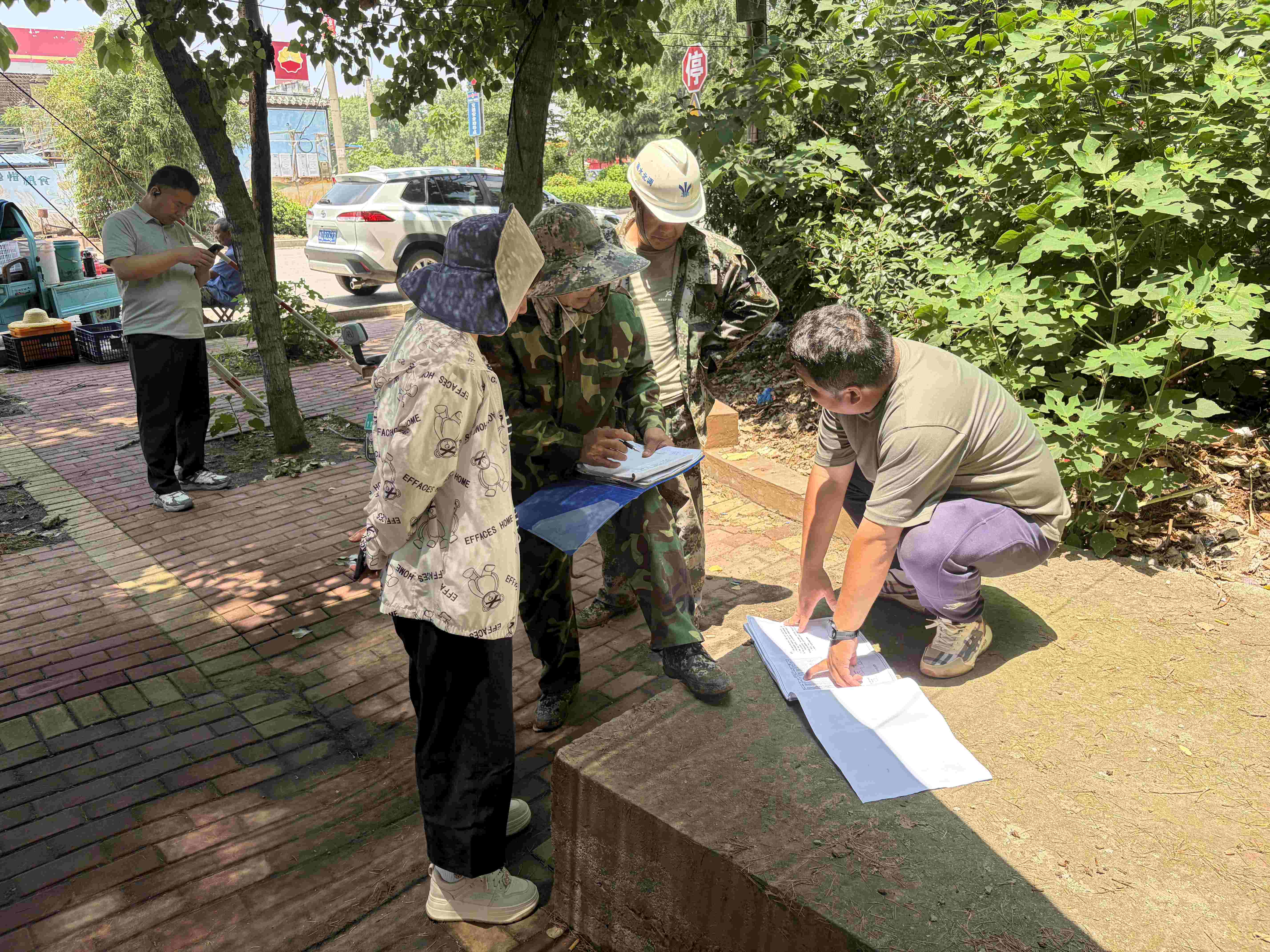 水发公司对龙泉斗管至中创新航材料公司供水管线沿线阀井运行情况进行排查
